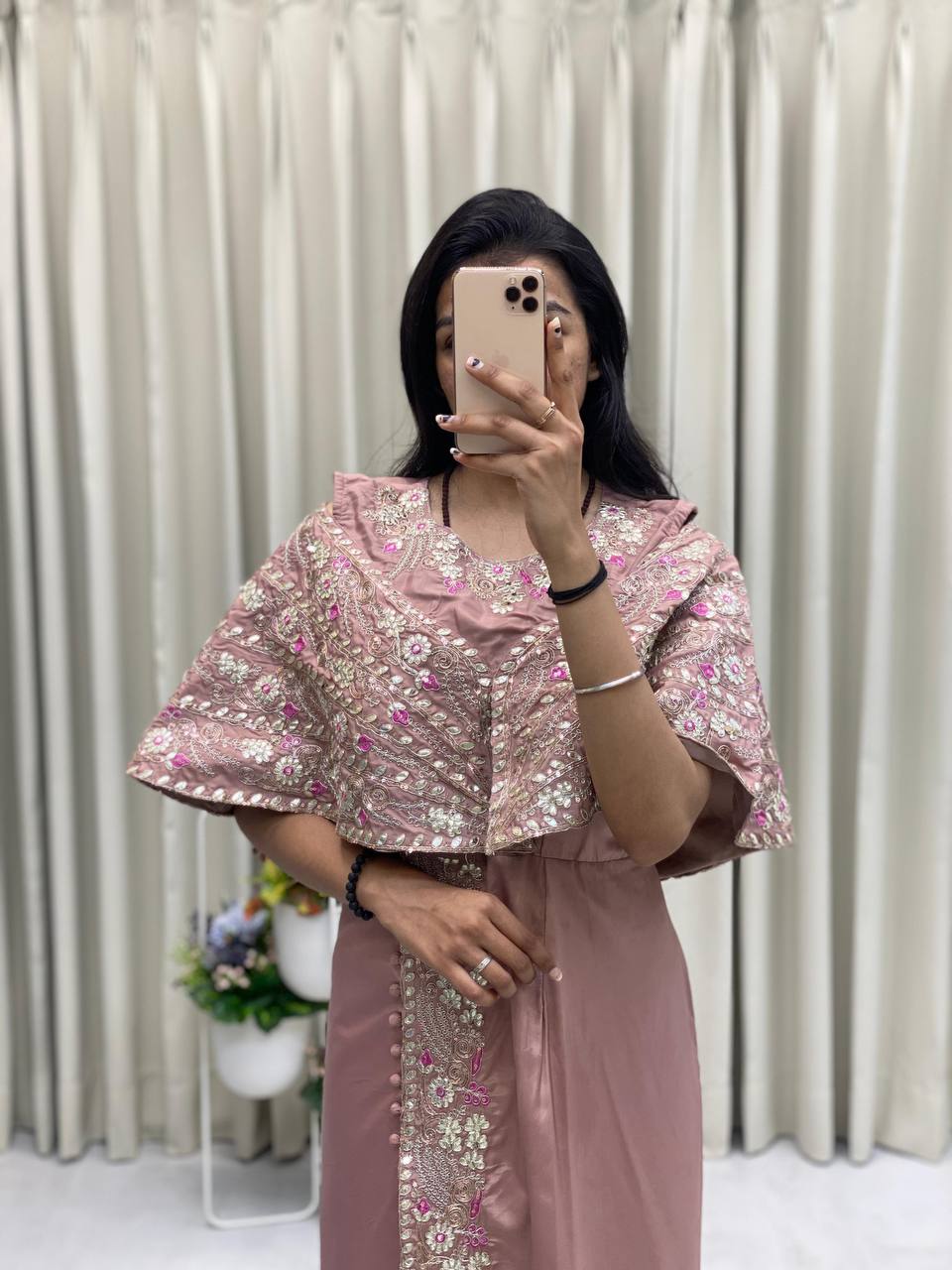 डिजाइनर फैंसी वेस्टर्न स्टाइल टॉप और बॉटम