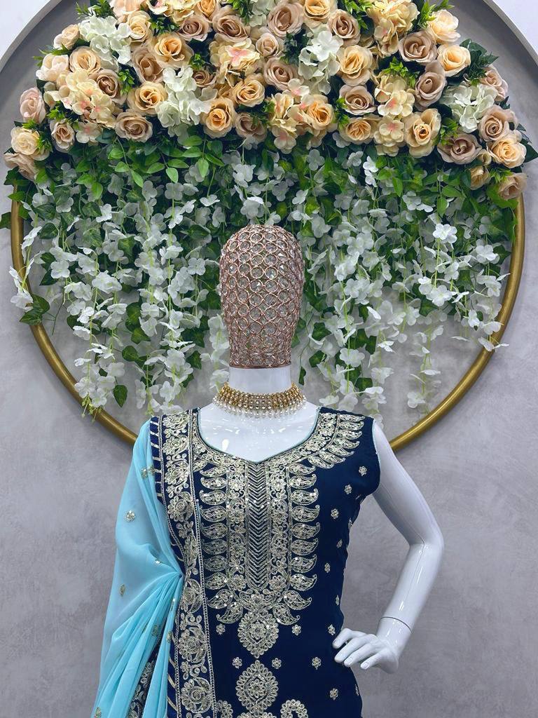 कोडिंग और सीक्वेंस वर्क के साथ पार्टी वेयर सूट सेट