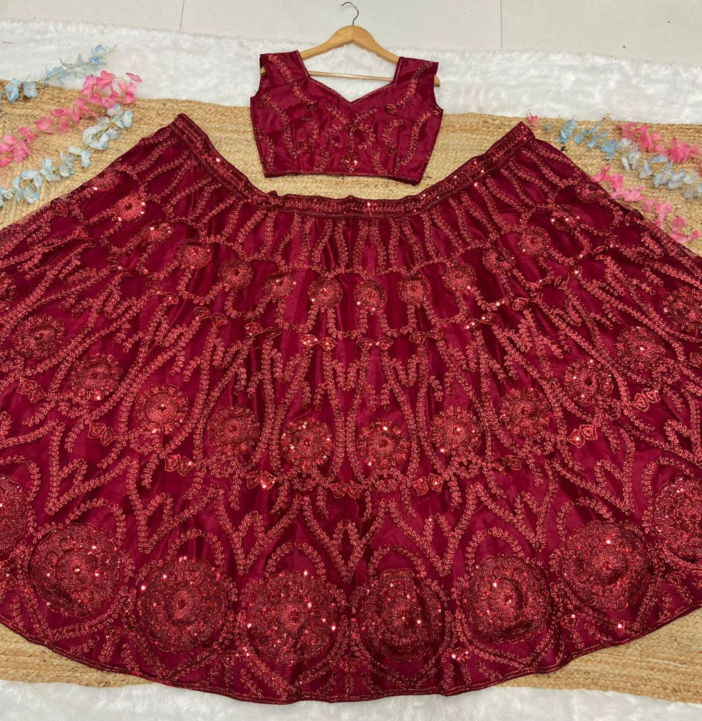 ग्लिटर डोरी वर्क से सजी खूबसूरत लेटेस्ट डिज़ाइनर लहंगा चोली