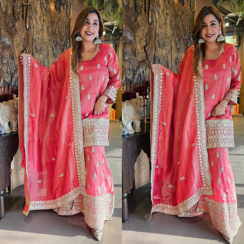 धागे और सीक्वेंस वर्क से सजा पार्टी वेयर सूट सेट