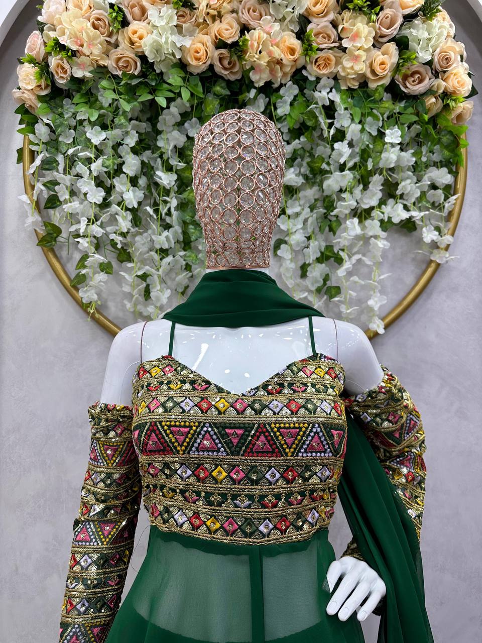 पार्टी वेयर लुक: टॉप-प्लाज़ो के साथ खूबसूरत दुपट्टा