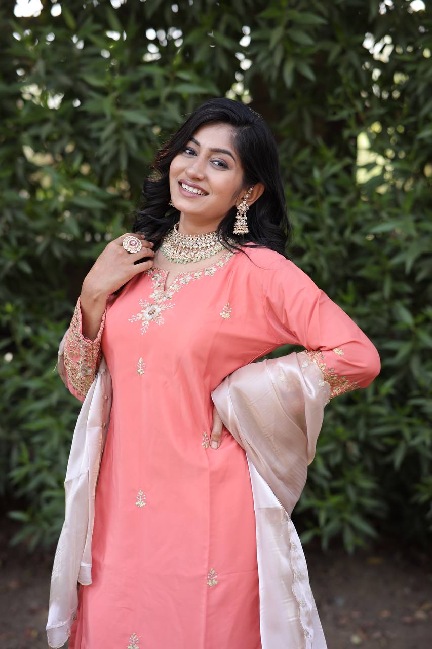 पार्टी वेयर लुक - टॉप-बॉटम और खूबसूरत दुपट्टा