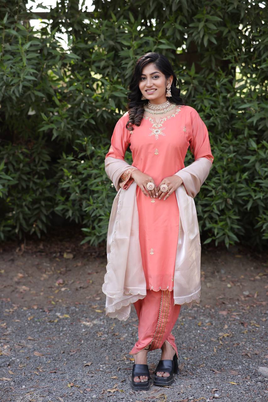 पार्टी वेयर लुक - टॉप-बॉटम और खूबसूरत दुपट्टा