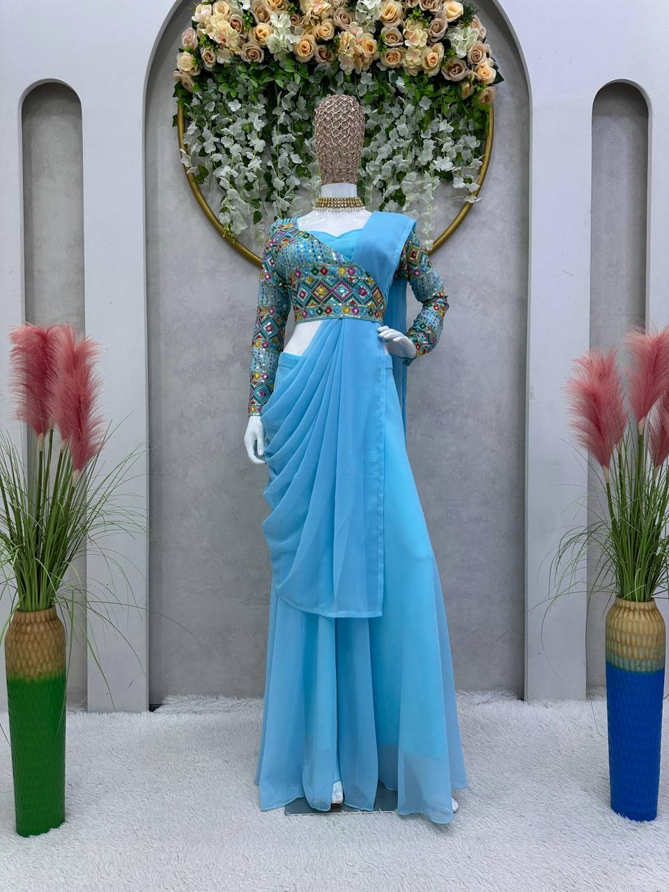 धागे और सीक्वेंस वर्क से सजा पार्टी वेयर प्लाज़ो-ब्लाउज़ और दुपट्टा