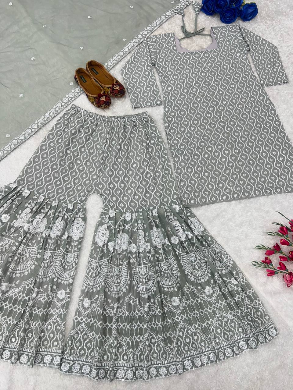 सुंदर पार्टी वेयर टॉप और बॉटम, साथ में फैंसी दुपट्टा