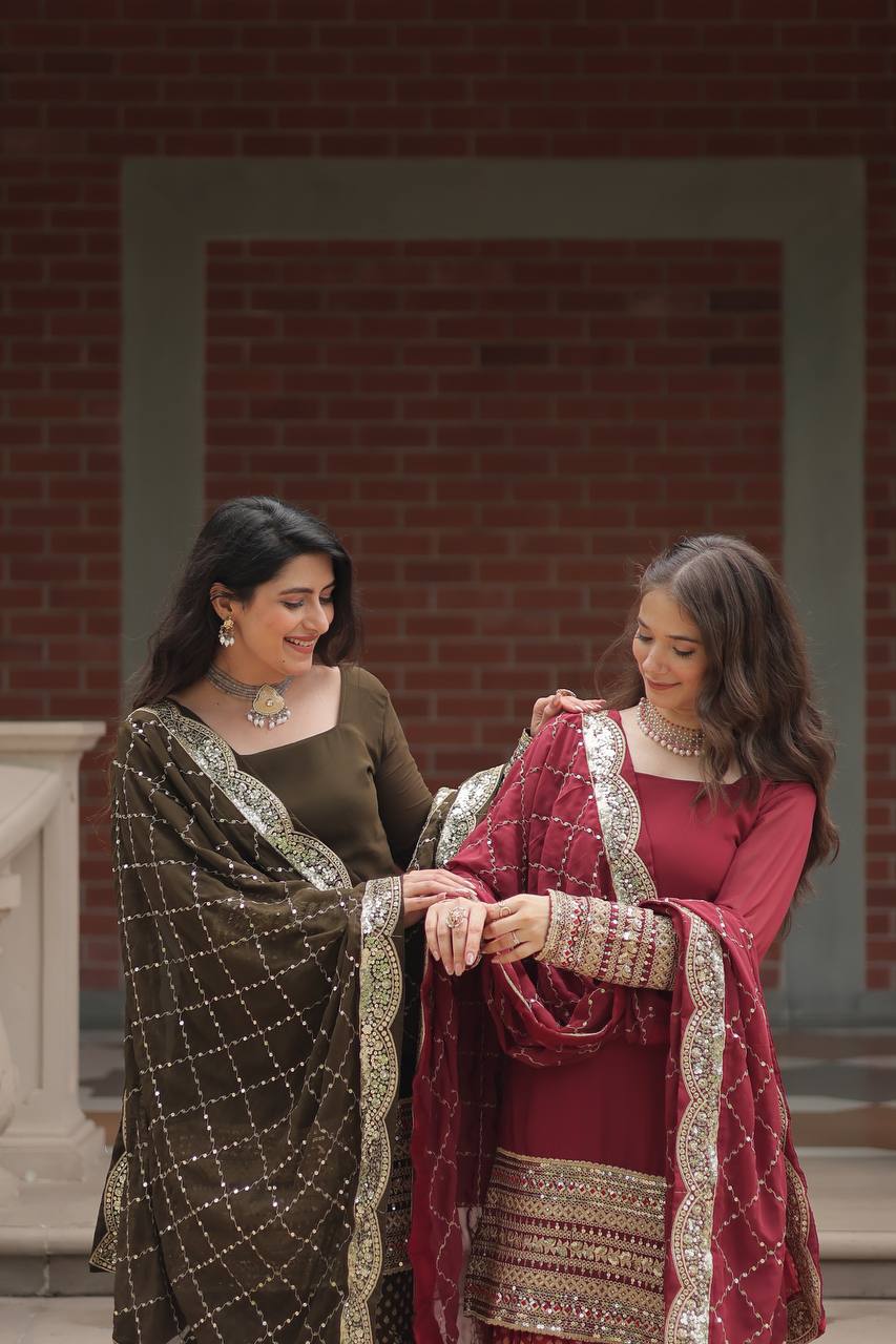 सीक्विन और धागे की कढ़ाई वाला पार्टी सूट सेट