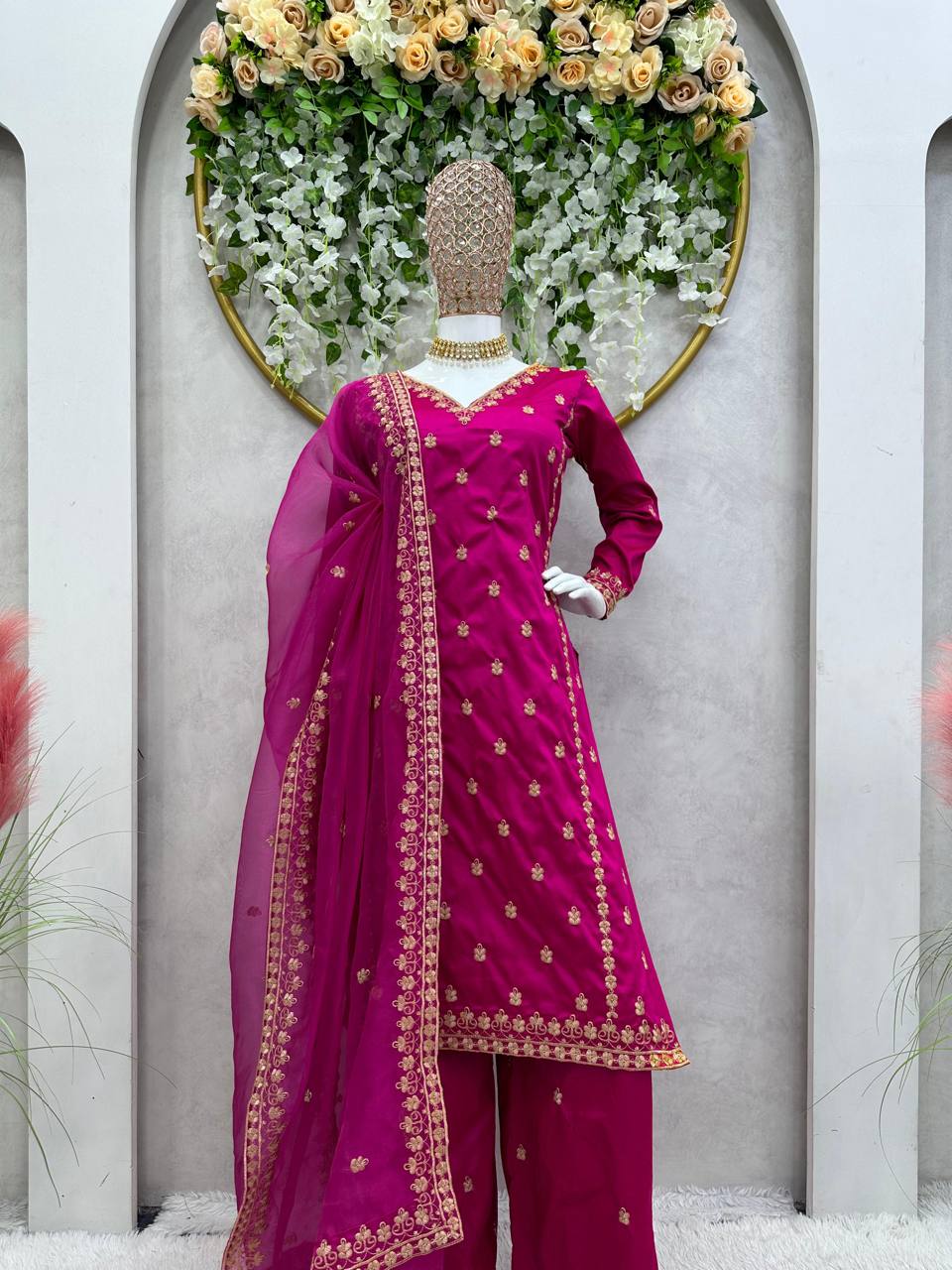 पार्टी वेयर लुक: डिजाइनर टॉप और बॉटम दुपट्टे के साथ