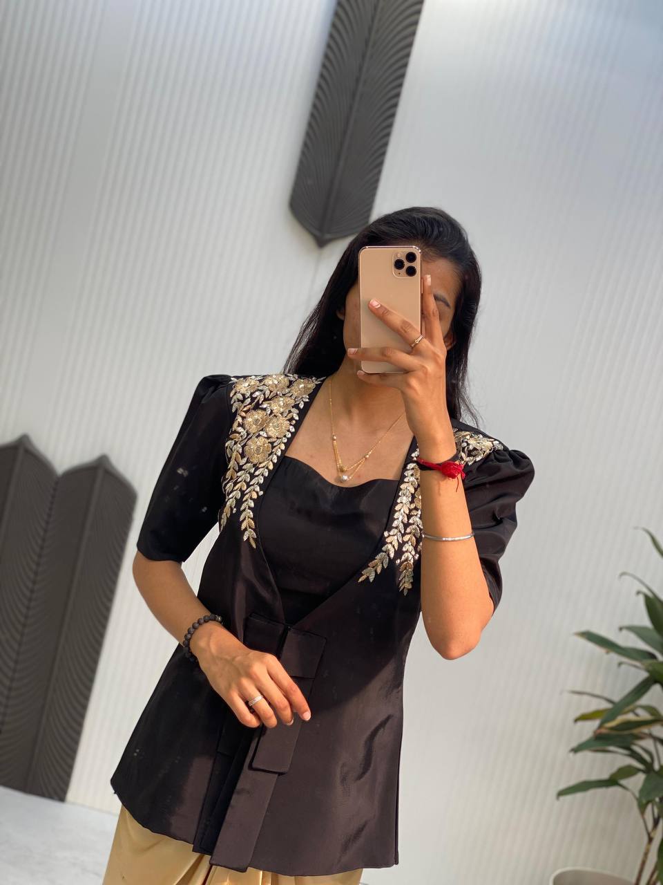 पार्टी के लिए स्टाइलिश थ्री पीस वेस्टर्न आउटफिट