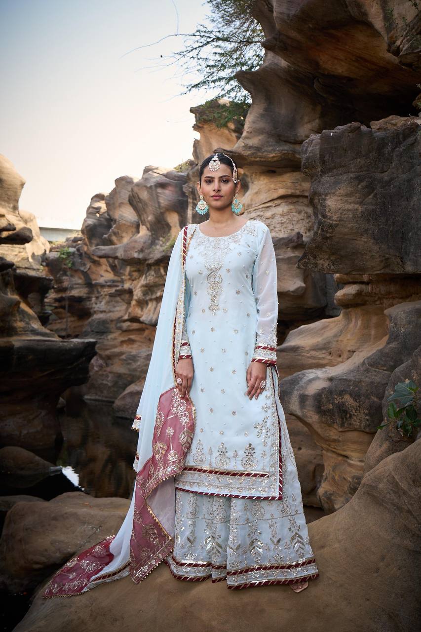 पार्टी वेयर लुक: डिजाइनर टॉप और बॉटम दुपट्टे के साथ