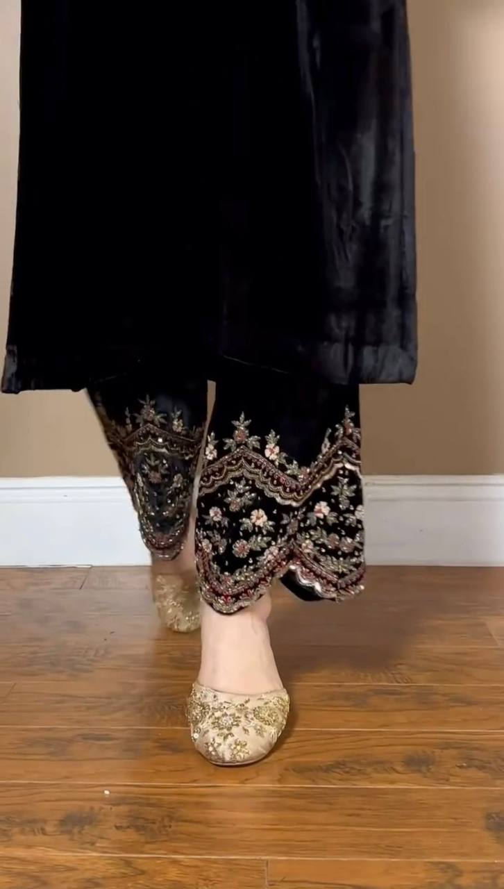 पार्टी वेयर लुक: टॉप-बॉटम और दुपट्टा, धागे और सीक्वेंस वर्क के साथ