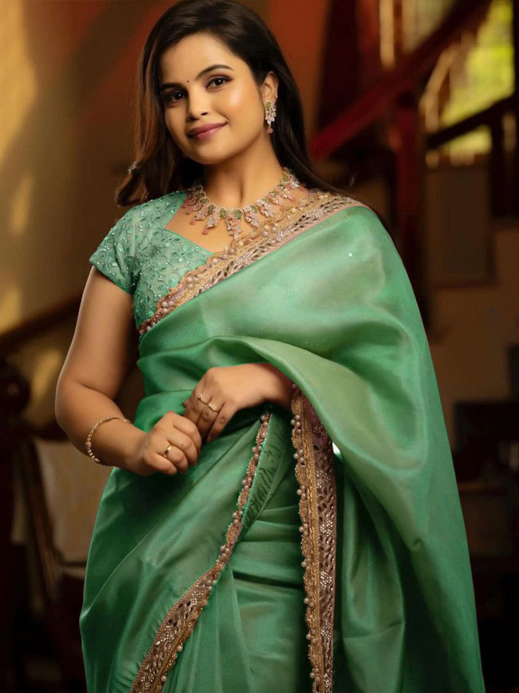 असली मिरर वर्क वाली डिज़ाइनर पार्टी वेयर साड़ी