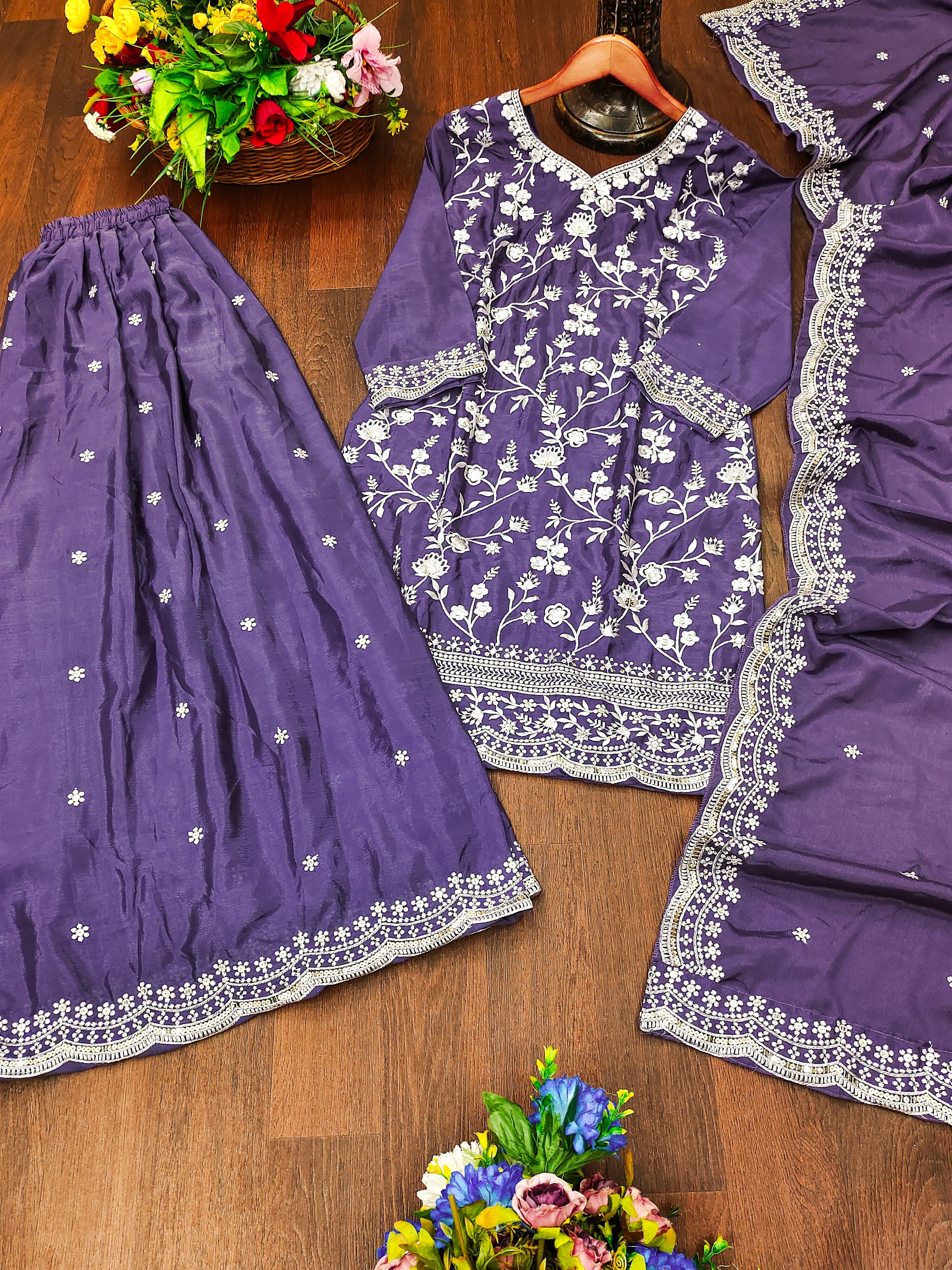 सीक्वेंस एम्ब्रॉयडरी वर्क वाला खूबसूरत पार्टी वेयर शरारा सूट