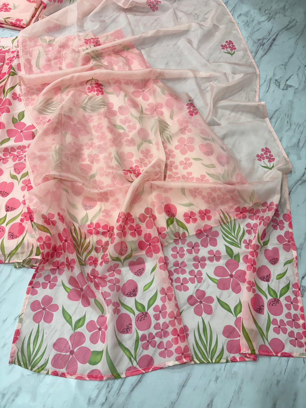 पार्टी के लिए खूबसूरत लेटेस्ट लहंगा चोली