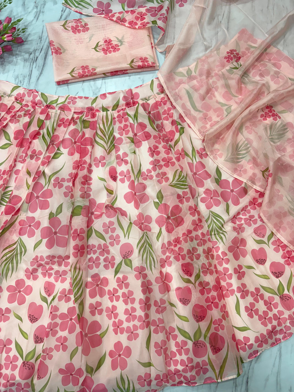 पार्टी के लिए खूबसूरत लेटेस्ट लहंगा चोली