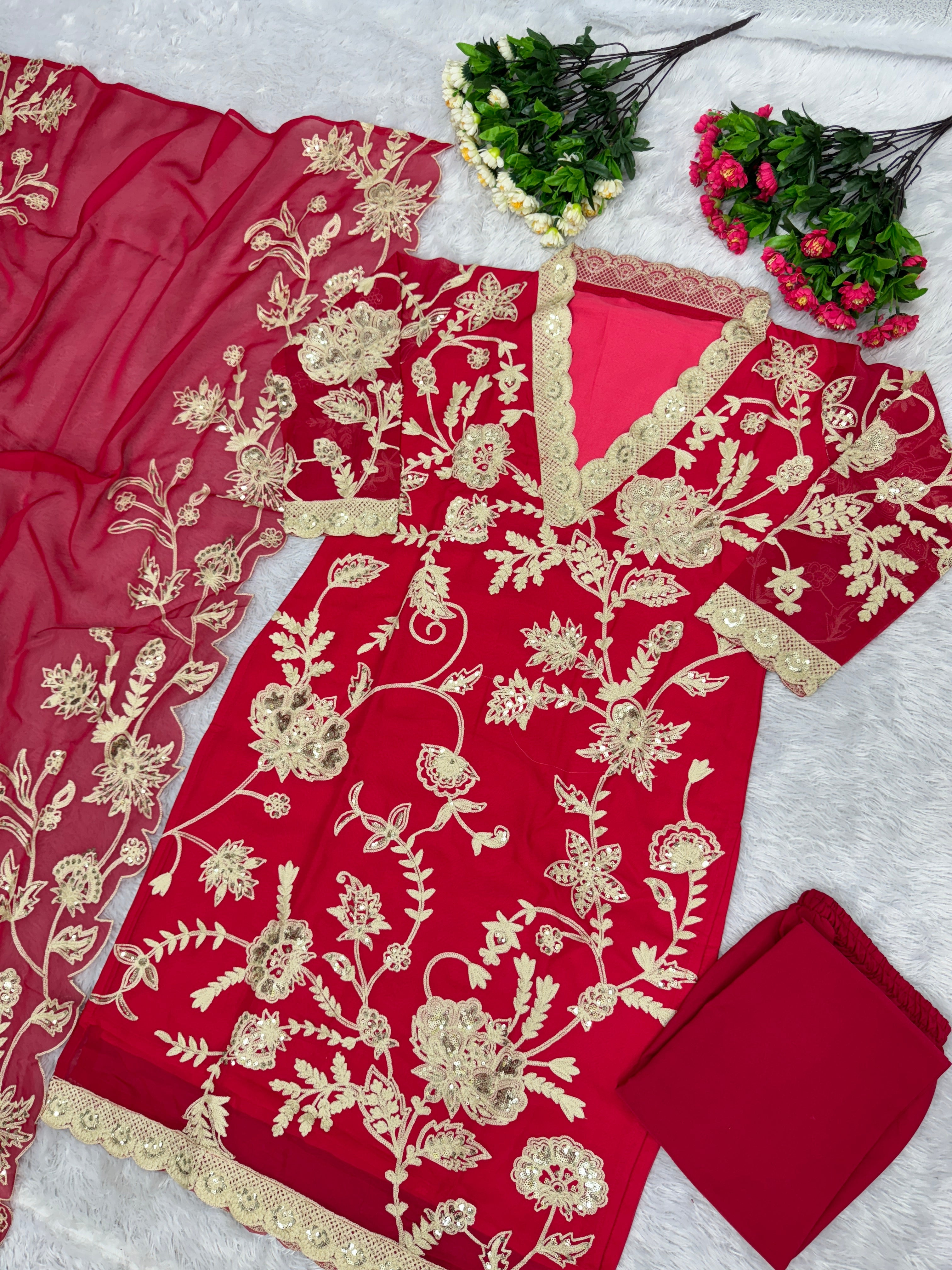 सीक्वेंस वर्क से सजा हुआ डिजाइनर पार्टी वेयर सूट, पैंट और दुपट्टा