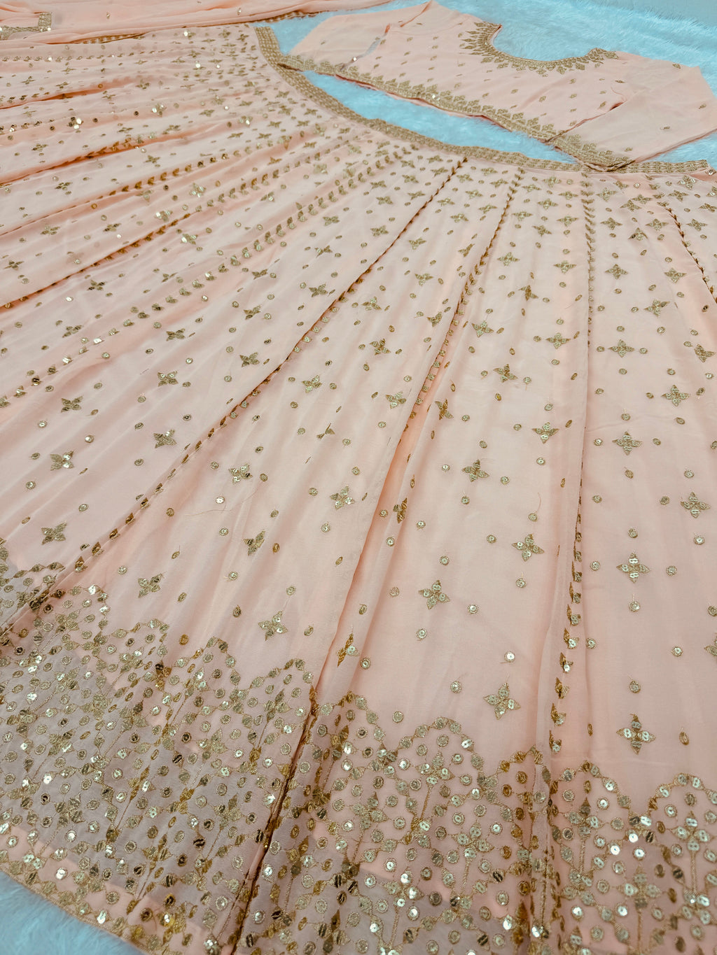 खूबसूरत पार्टी वेयर लहंगा चोली और दुपट्टा