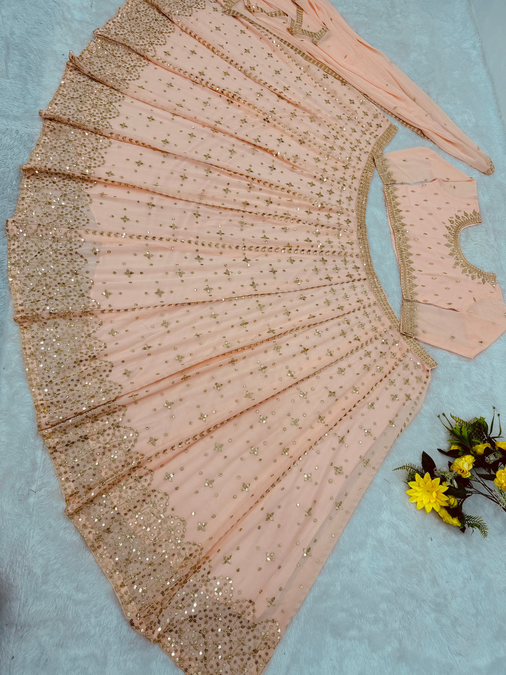 खूबसूरत पार्टी वेयर लहंगा चोली और दुपट्टा