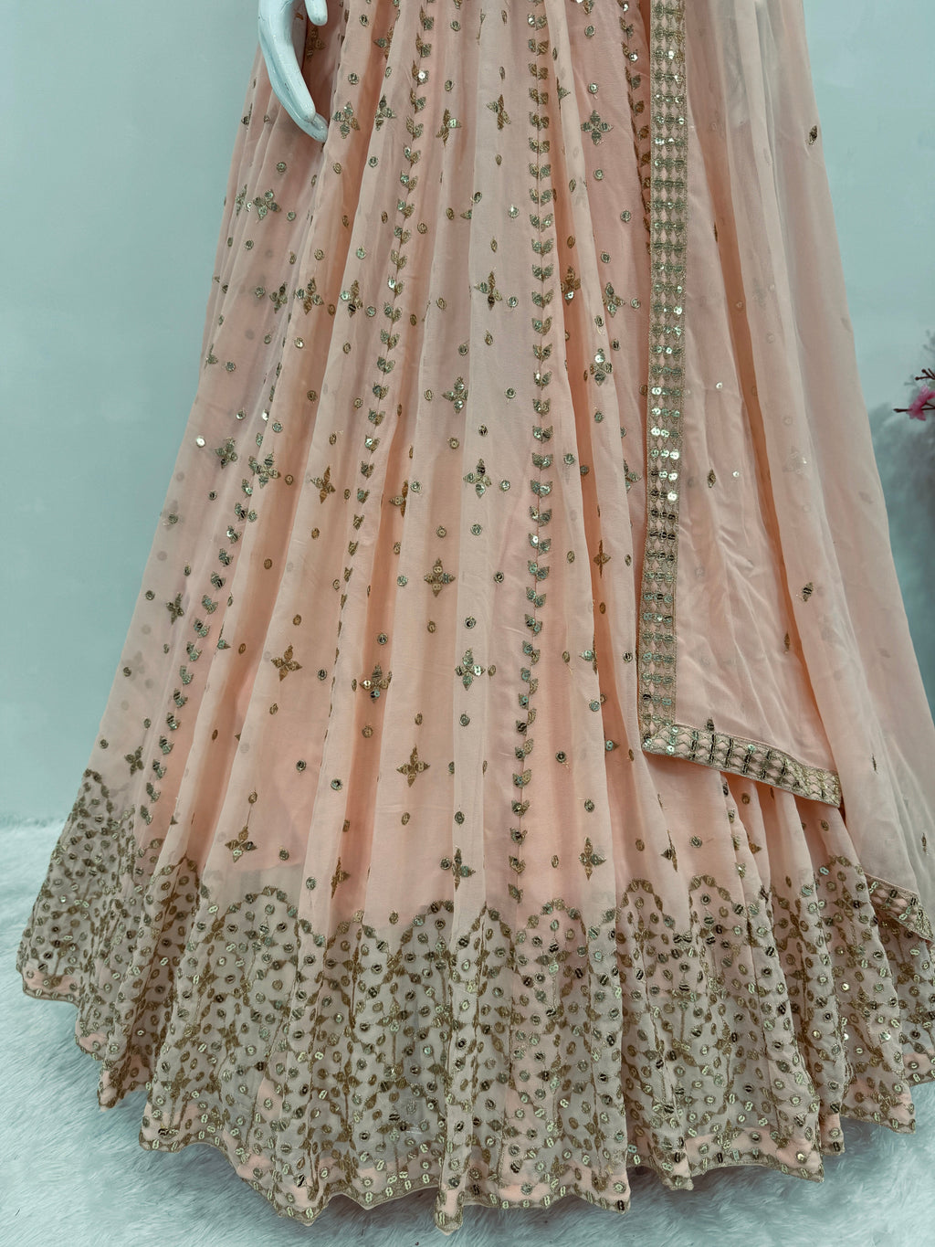 खूबसूरत पार्टी वेयर लहंगा चोली और दुपट्टा