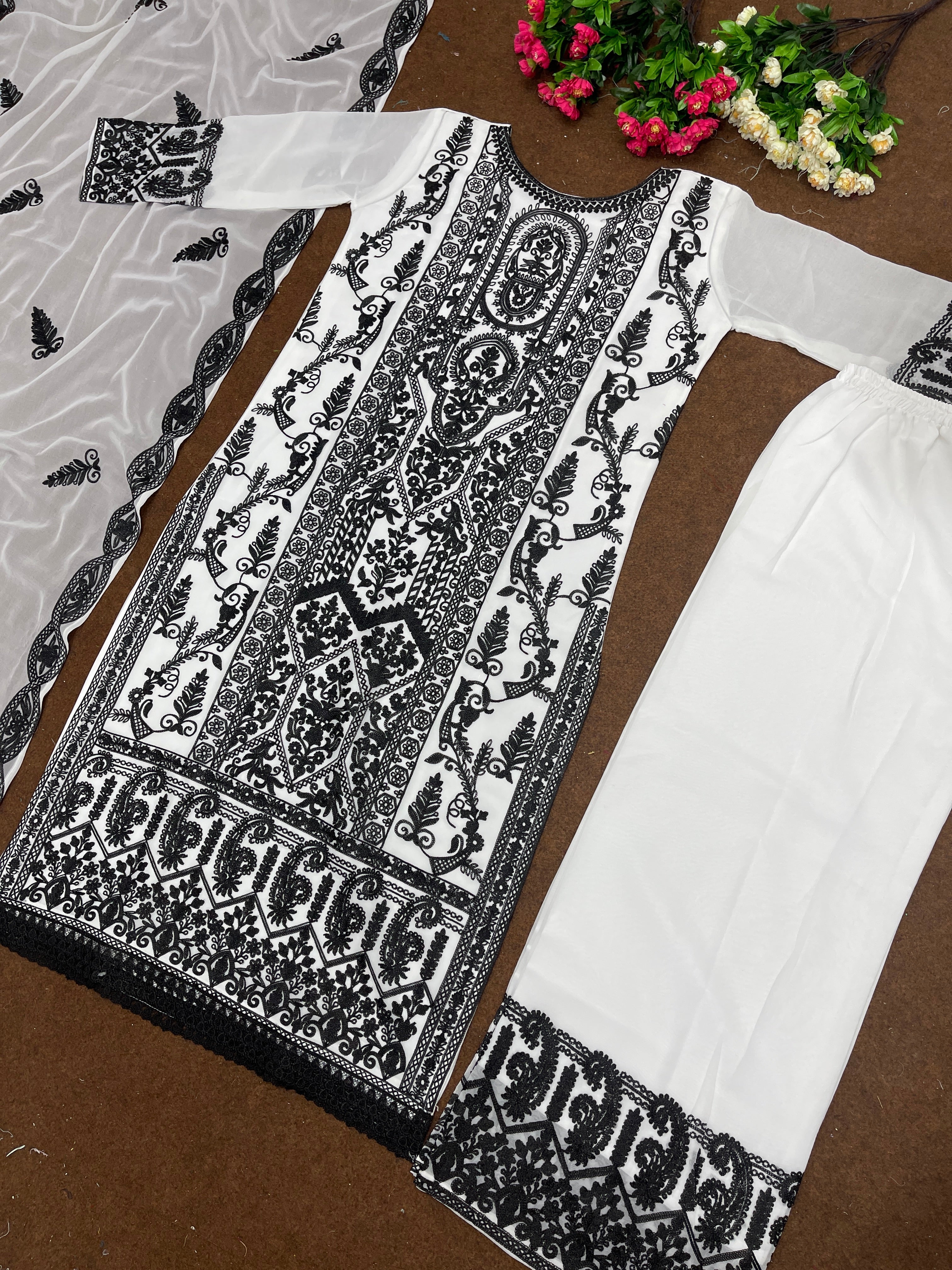 डिजाइनर पार्टी वेयर टॉप, बॉटम और दुपट्टा, स्टिचिंग वर्क के साथ