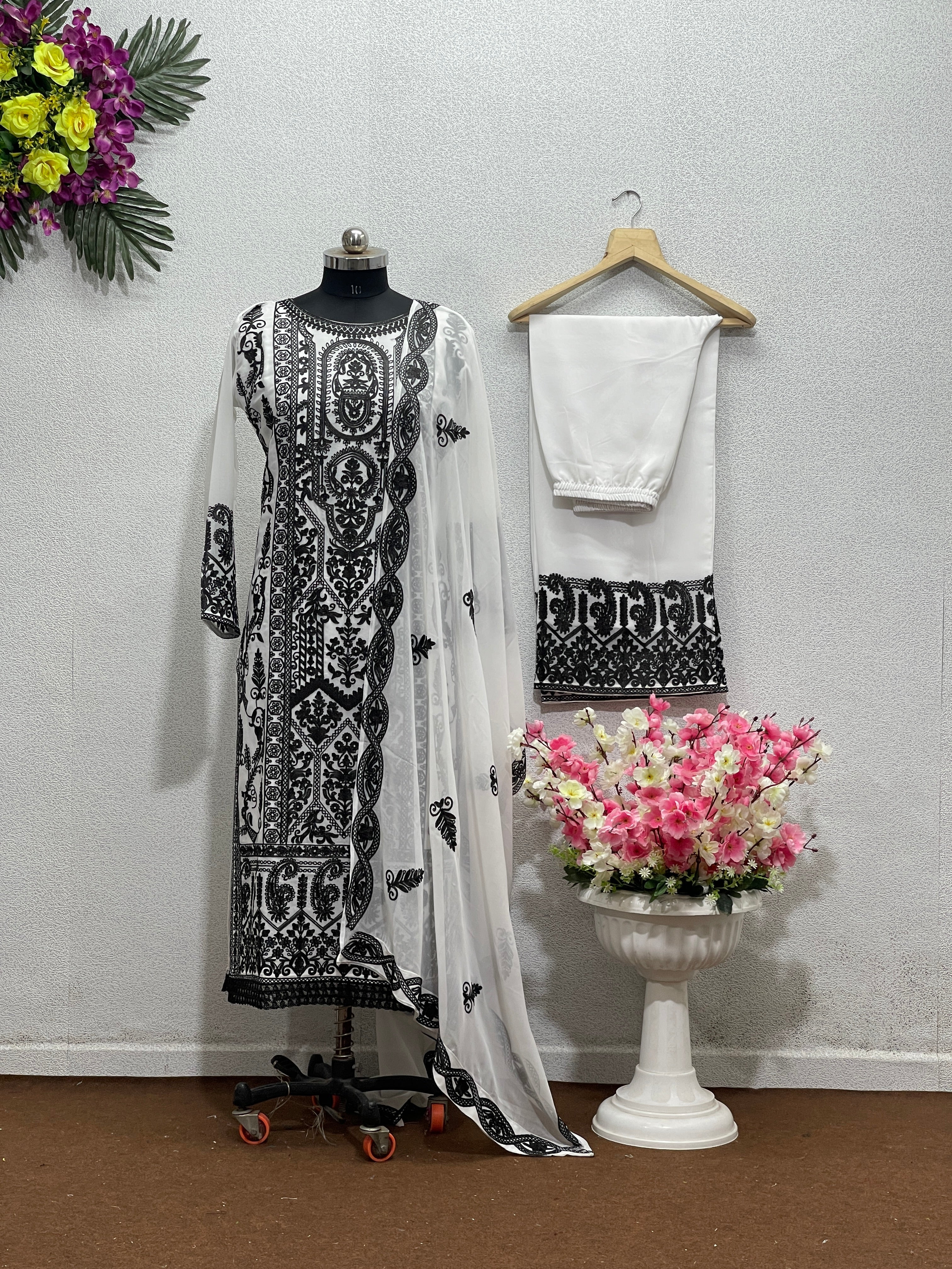 डिजाइनर पार्टी वेयर टॉप, बॉटम और दुपट्टा, स्टिचिंग वर्क के साथ