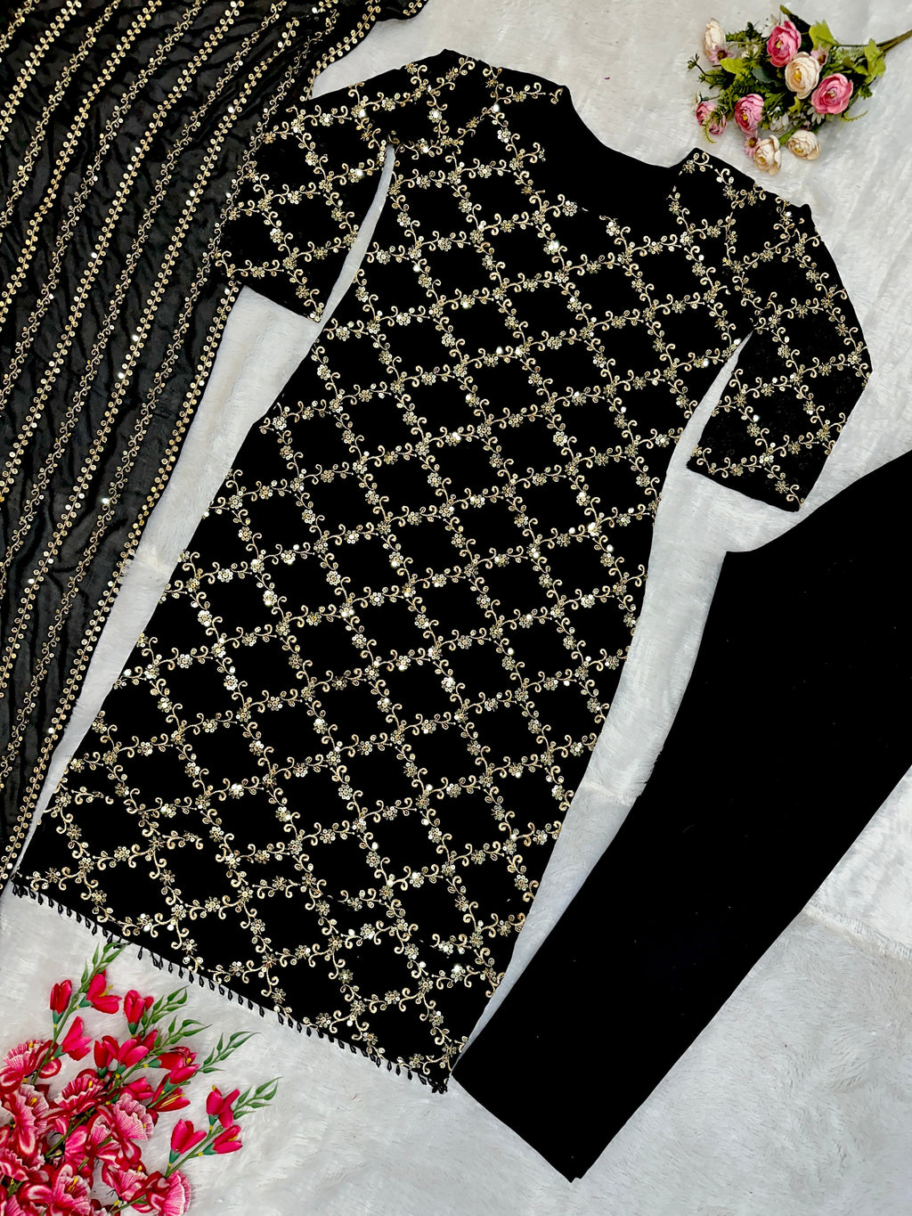 पार्टी वेयर टॉप, बॉटम और दुपट्टा, कढ़ाई वर्क के साथ