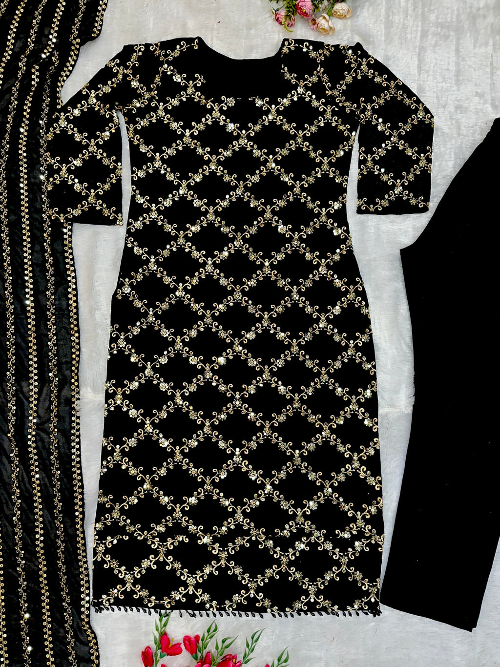 पार्टी वेयर टॉप, बॉटम और दुपट्टा, कढ़ाई वर्क के साथ