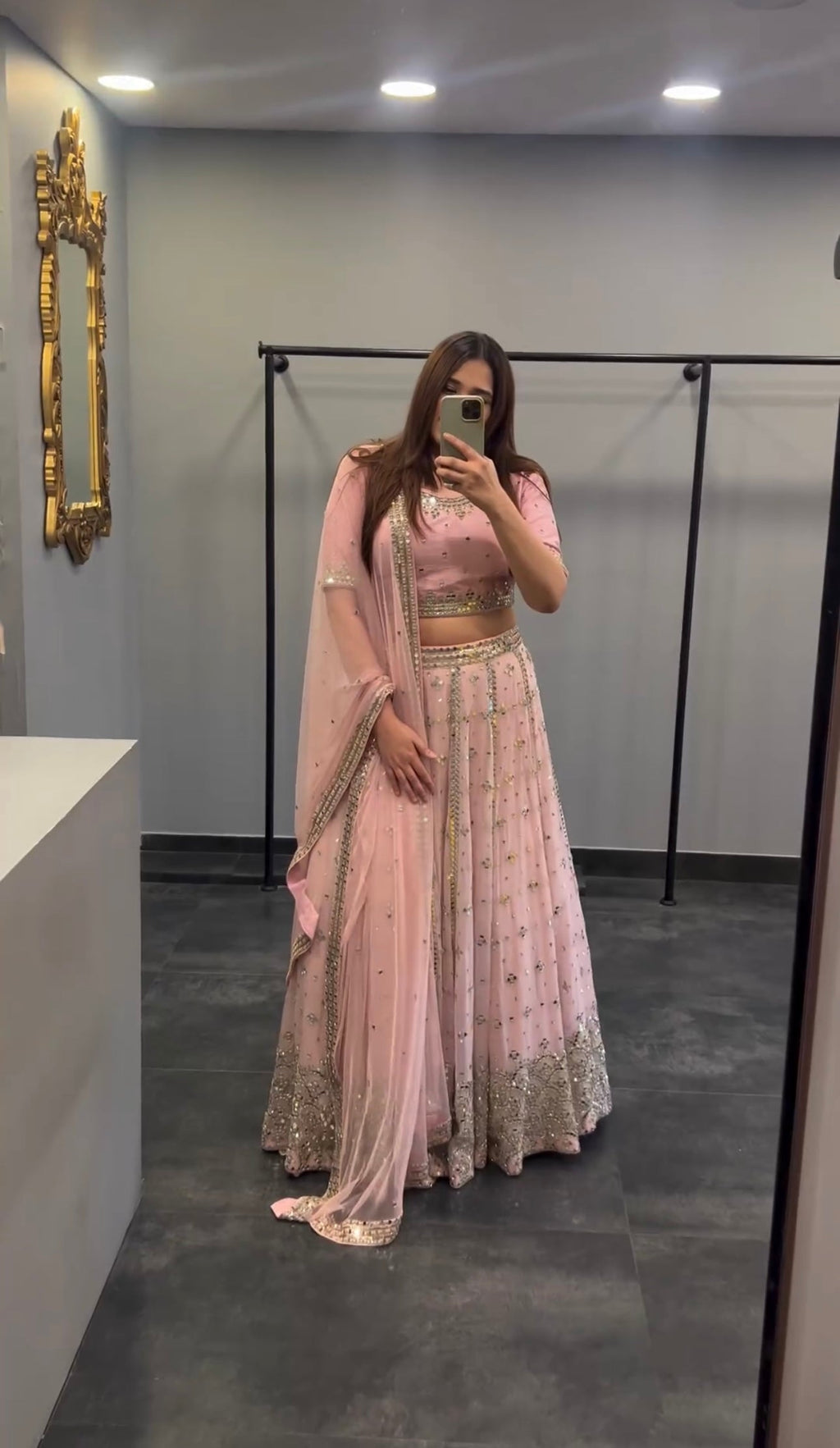 खूबसूरत पार्टी वेयर लहंगा चोली और दुपट्टा