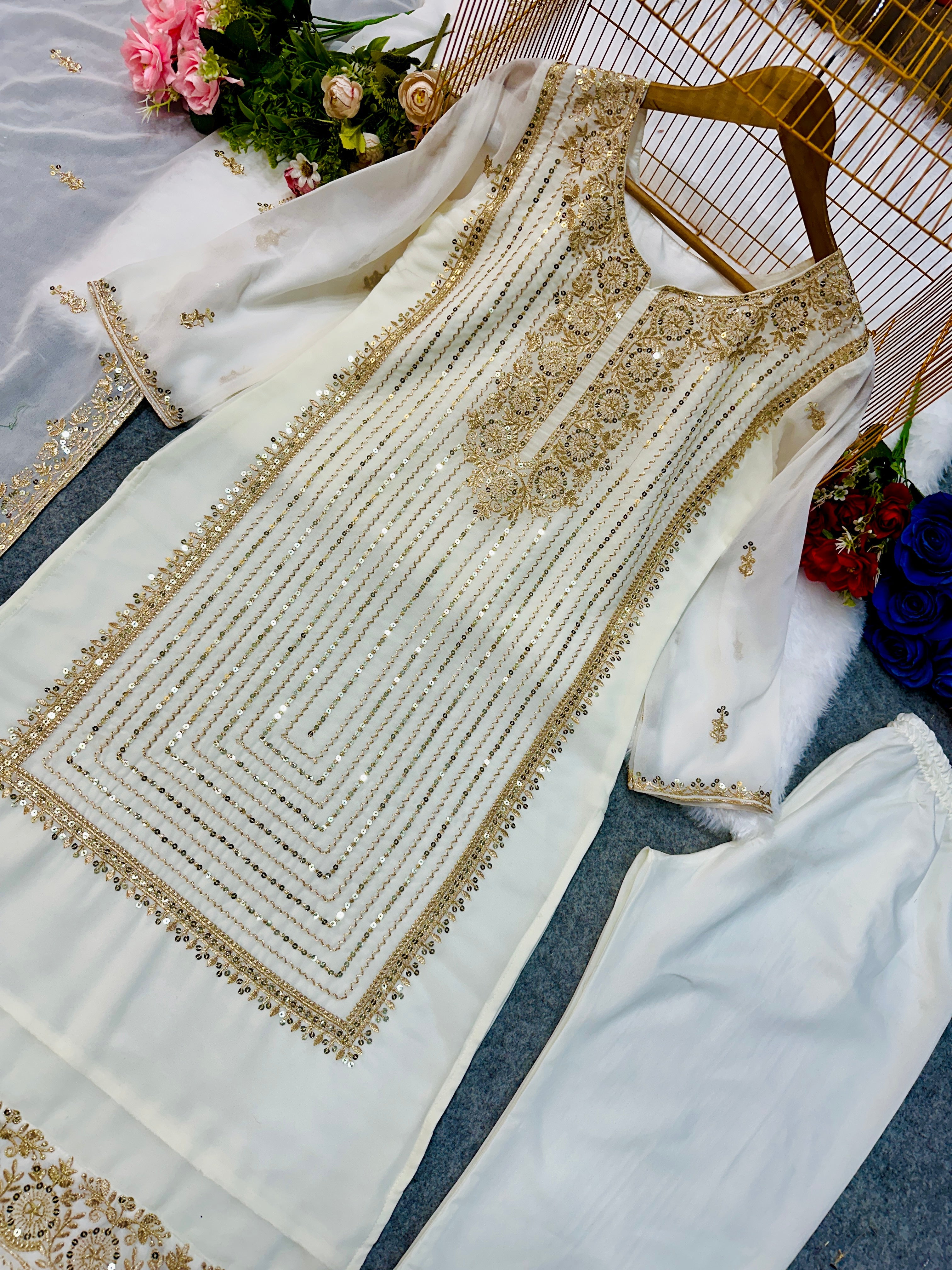 खूबसूरत पार्टी वेयर टॉप, बॉटम और दुपट्टा