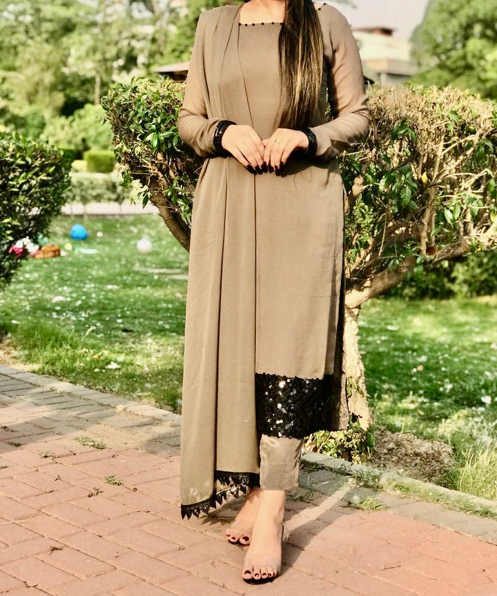 खूबसूरत पार्टी वेयर टॉप पैंट और दुपट्टा