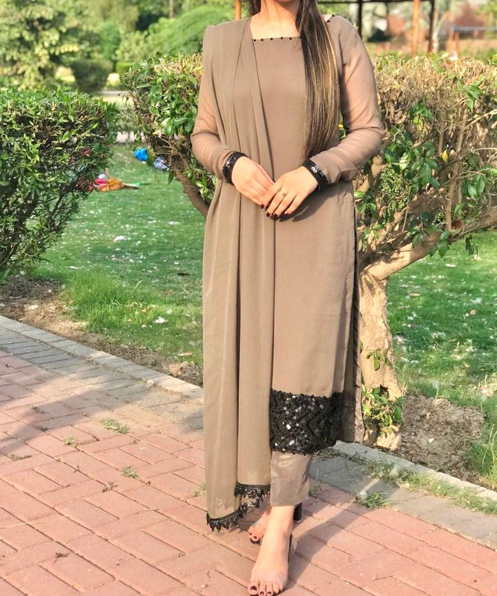 खूबसूरत पार्टी वेयर टॉप पैंट और दुपट्टा