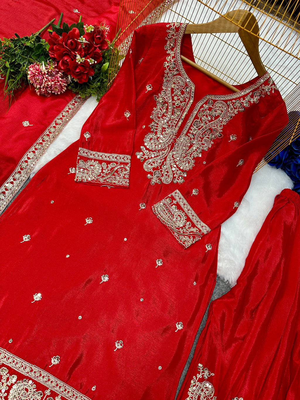 पार्टी वेयर टॉप, शरारा और दुपट्टा, कढ़ाई वर्क के साथ