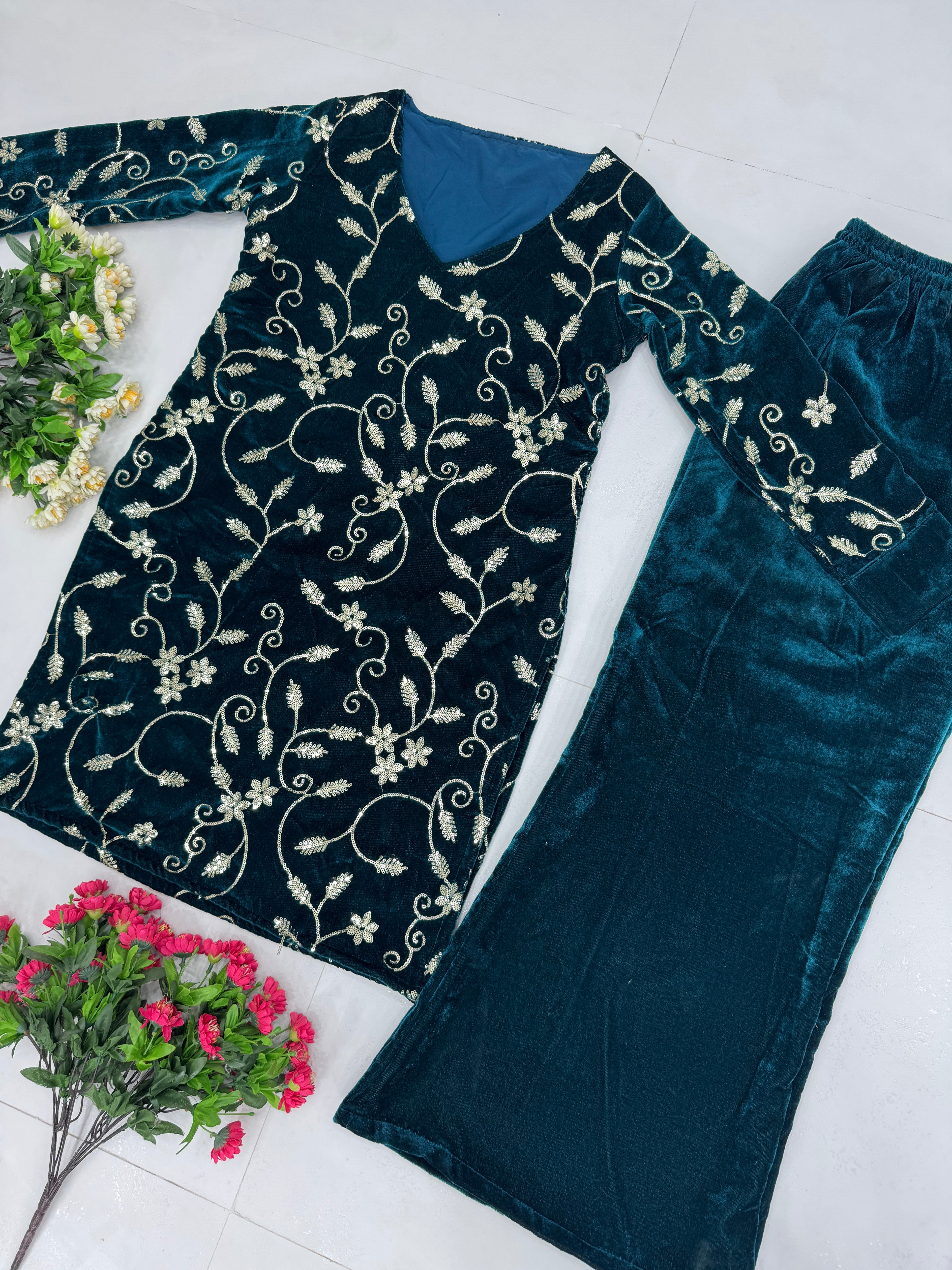 डिजाइनर पार्टी वेयर टॉप पैंट, कढ़ाई और सीक्वेंस वर्क के साथ