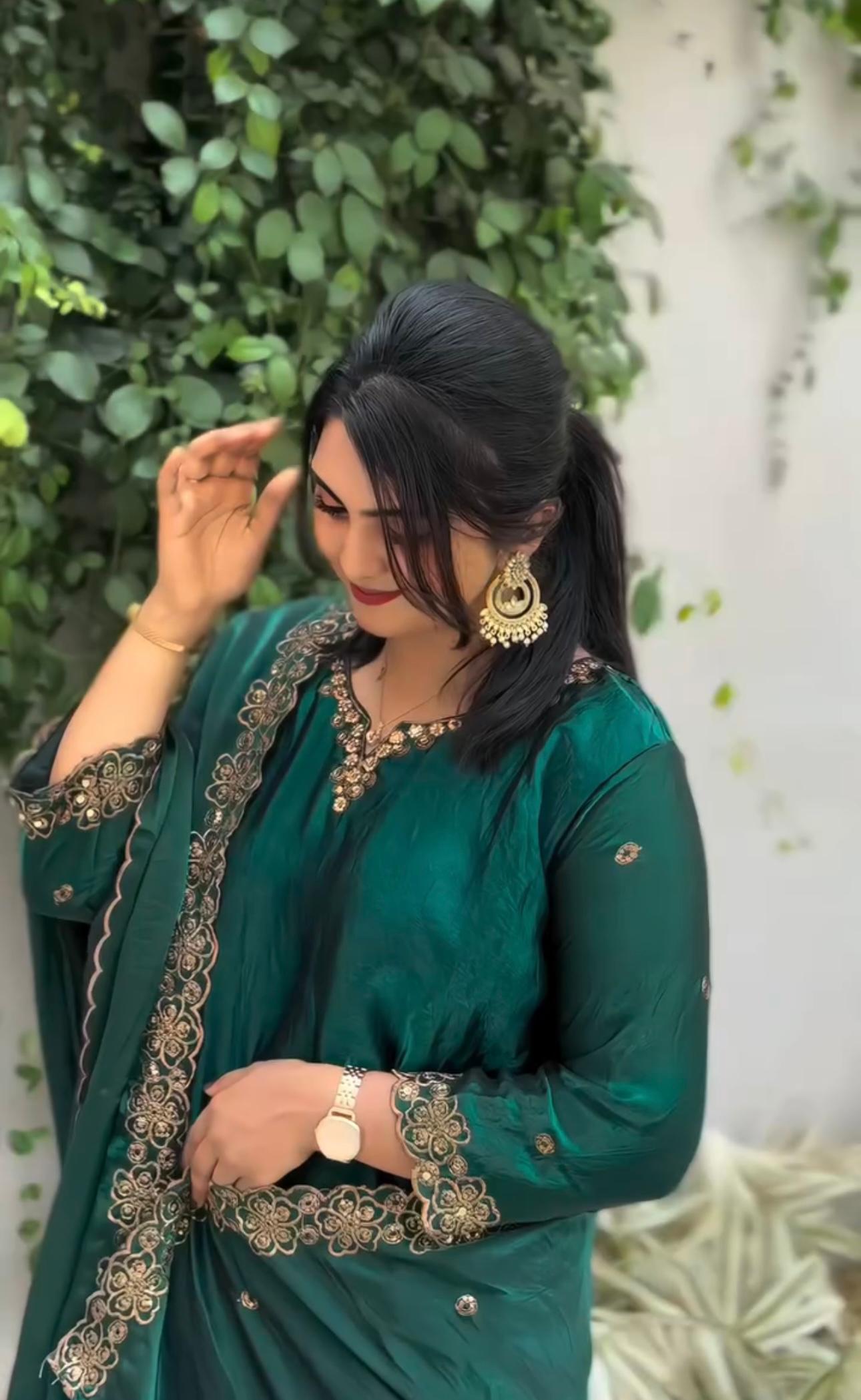 पार्टी वेयर टॉप-बॉटम और दुपट्टा, कढ़ाई और सीक्वेंस वर्क के साथ