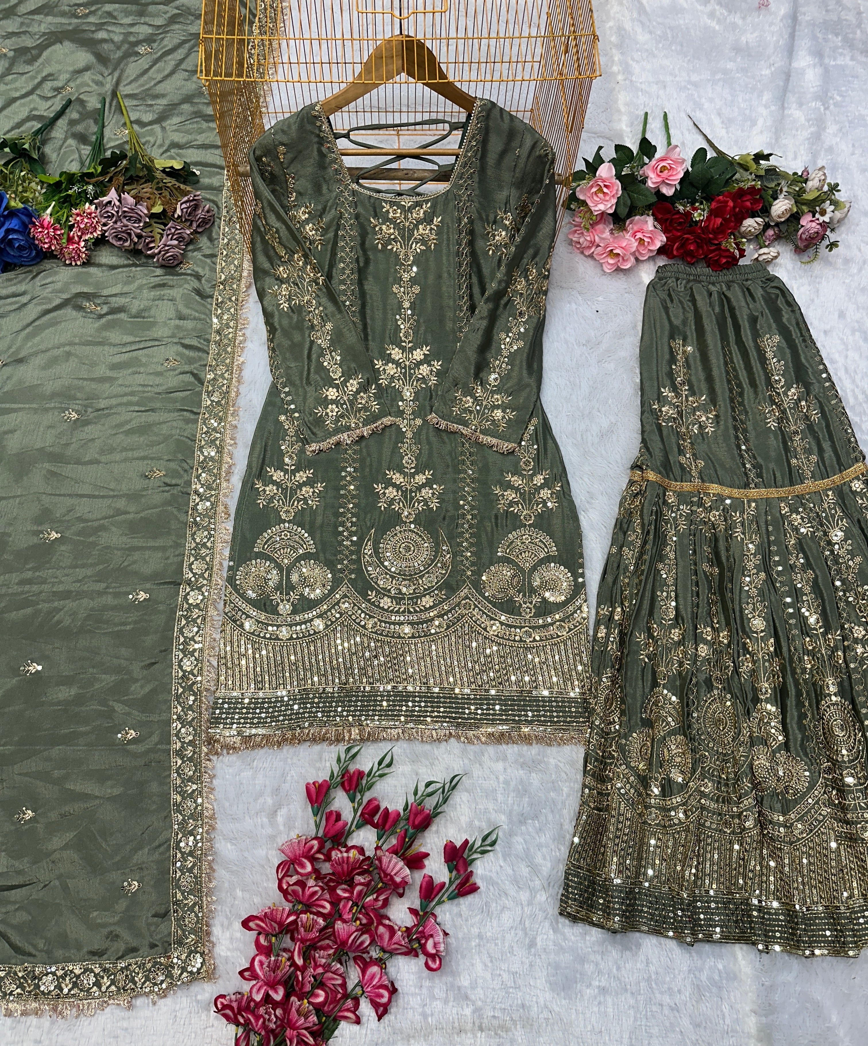 पार्टी वेयर लुक: डिजाइनर टॉप, बॉटम और दुपट्टा