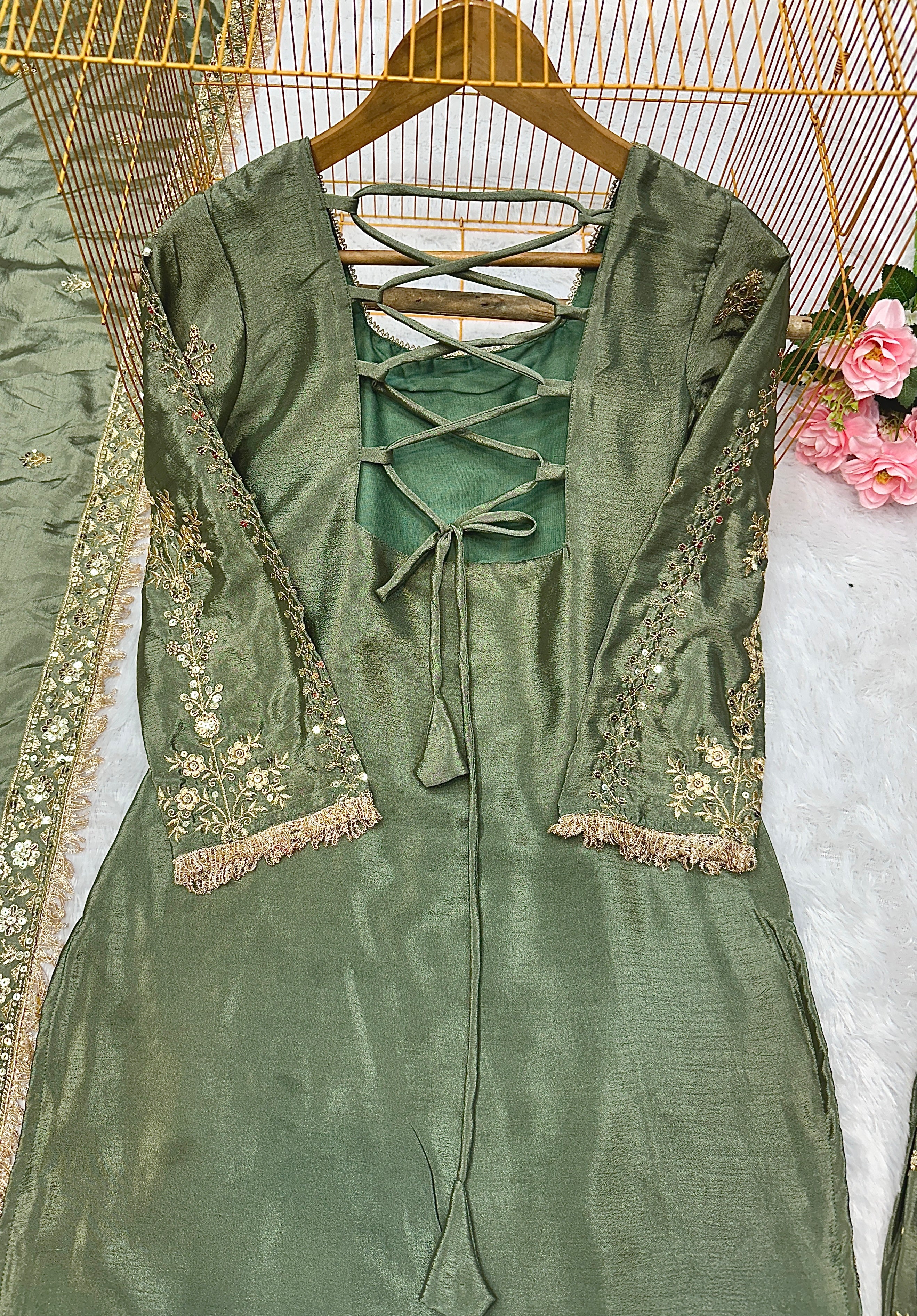 पार्टी वेयर लुक: डिजाइनर टॉप, बॉटम और दुपट्टा