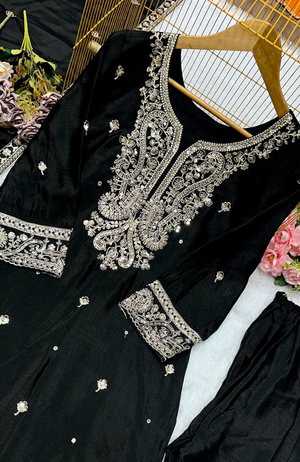 पार्टी वेयर टॉप, शरारा और दुपट्टा, कढ़ाई वर्क के साथ