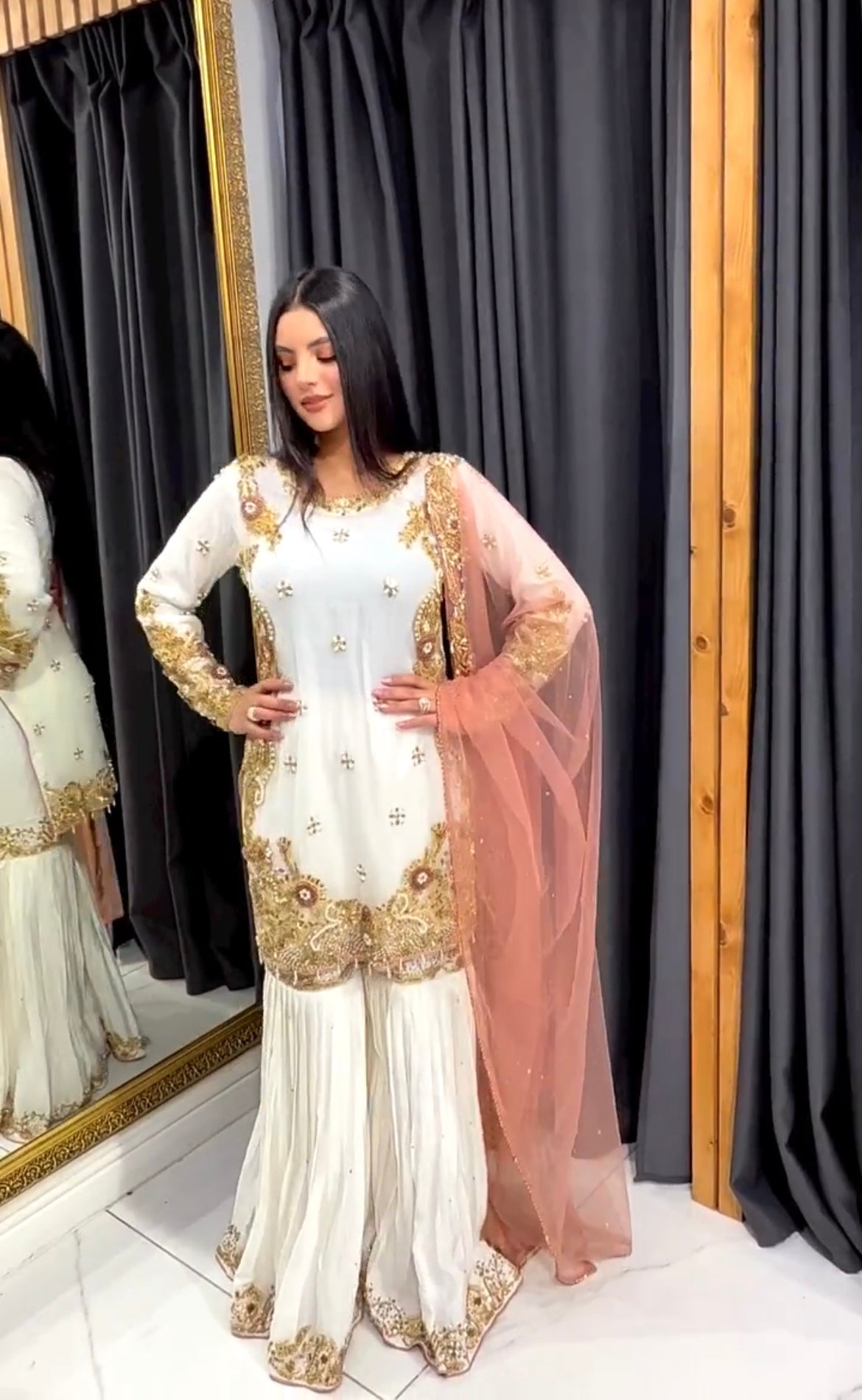 पार्टी वियर शरारा टॉप और कढ़ाई वर्क वाला दुपट्टा