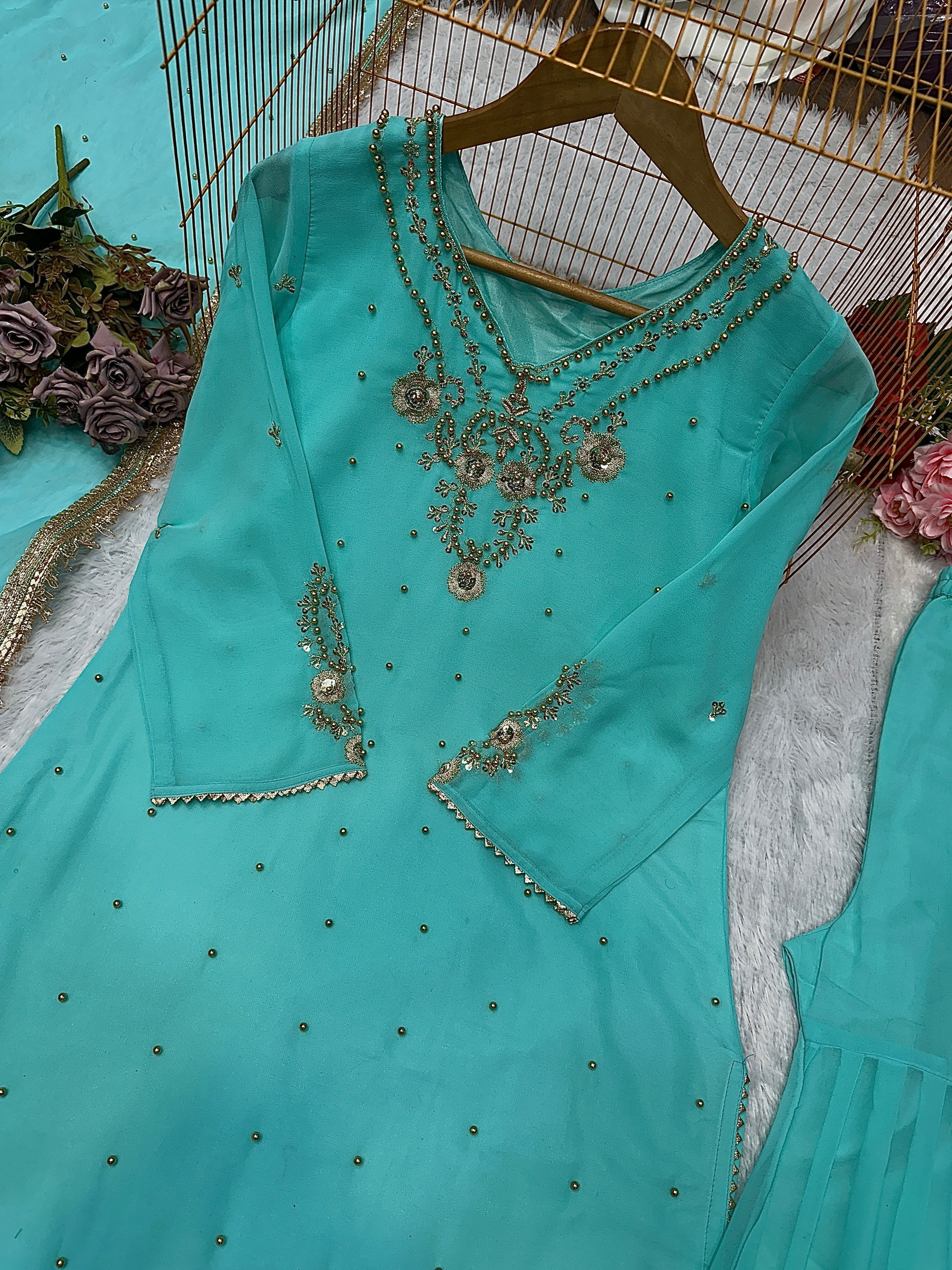 डिजाइनर पार्टी वेयर टॉप प्लाजो के साथ खूबसूरत दुपट्टा