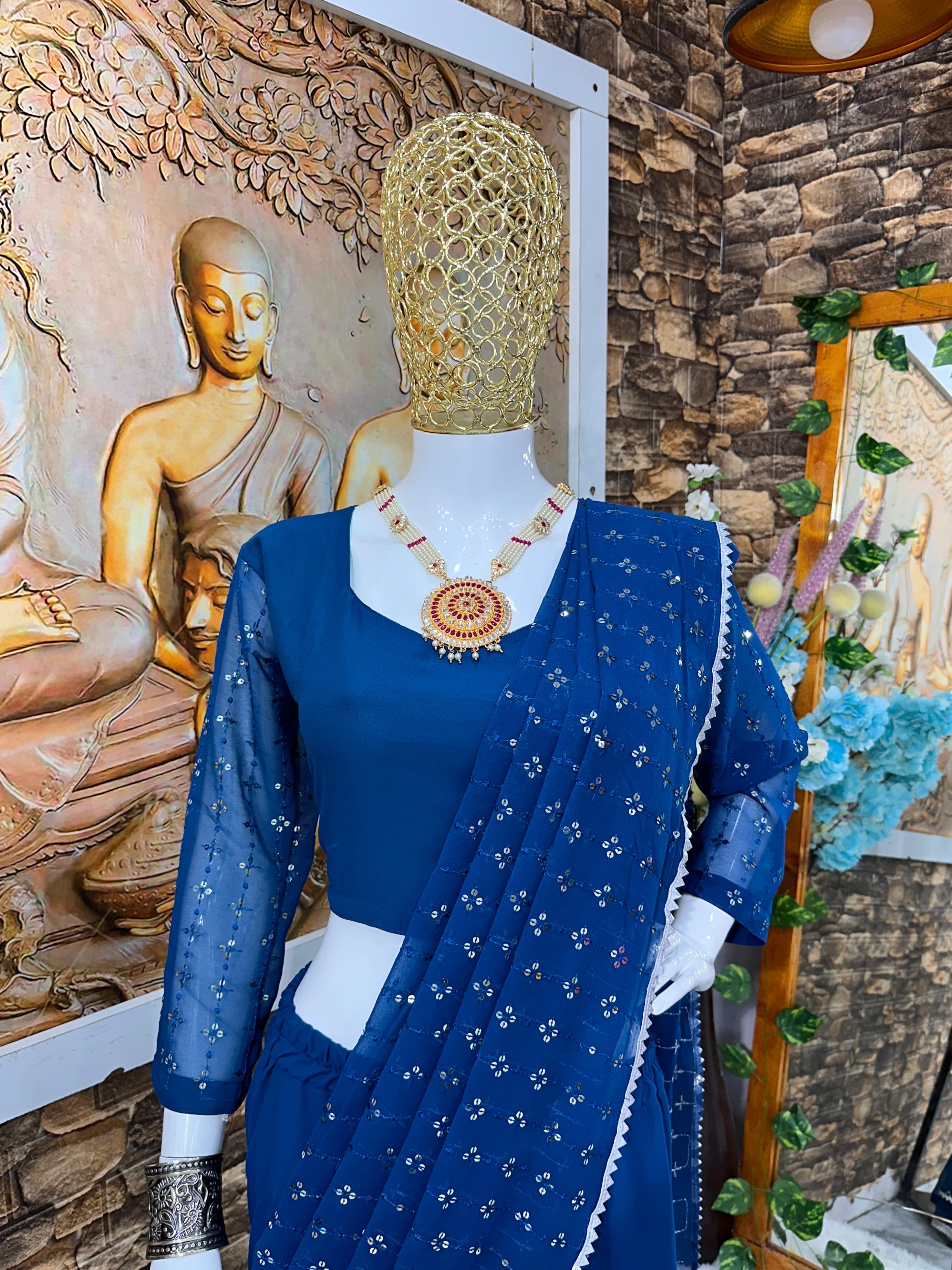 खूबसूरत पार्टी वेयर लुक, रेडी टू वेयर लहंगा साड़ी