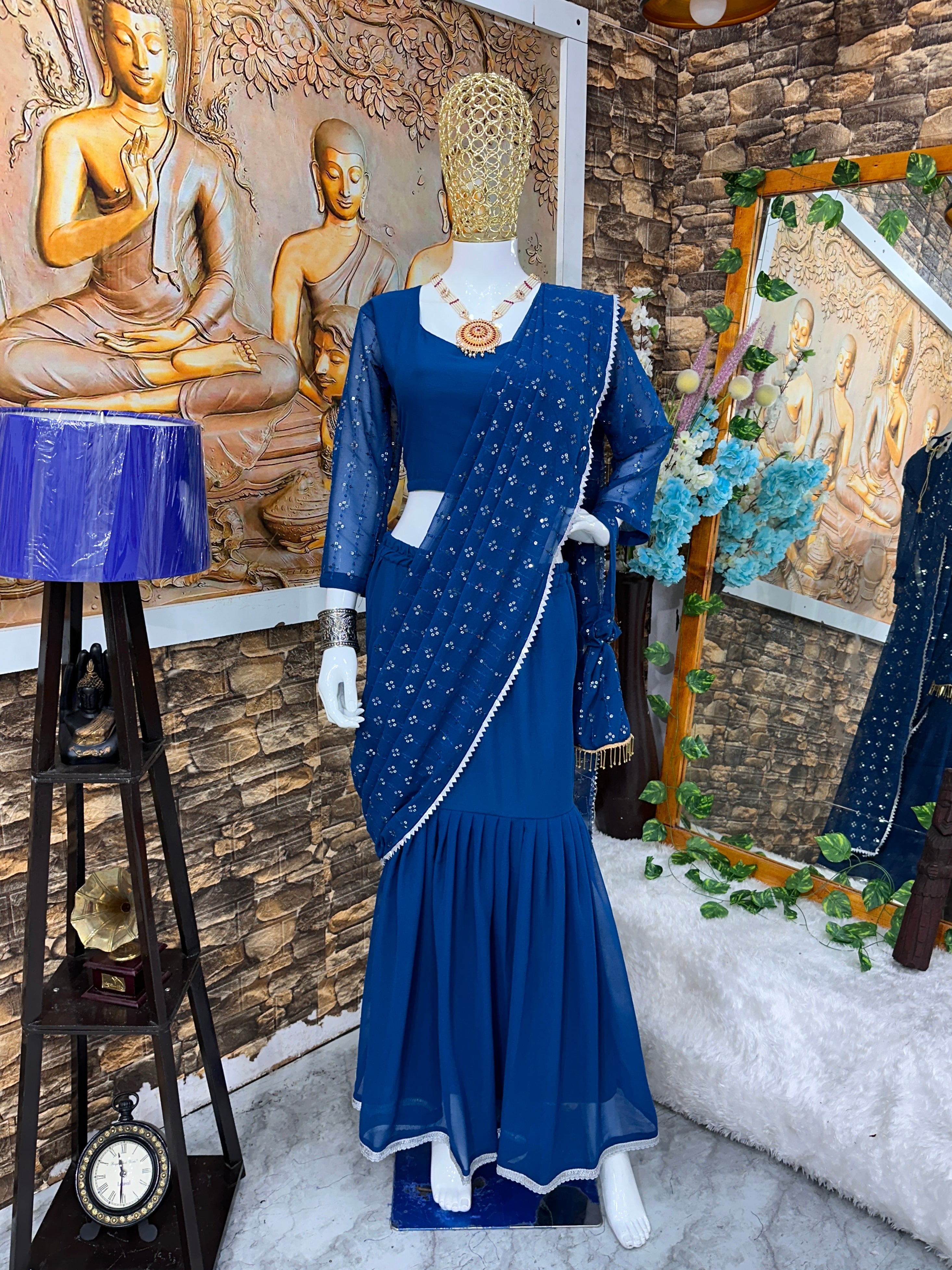 खूबसूरत पार्टी वेयर लुक, रेडी टू वेयर लहंगा साड़ी