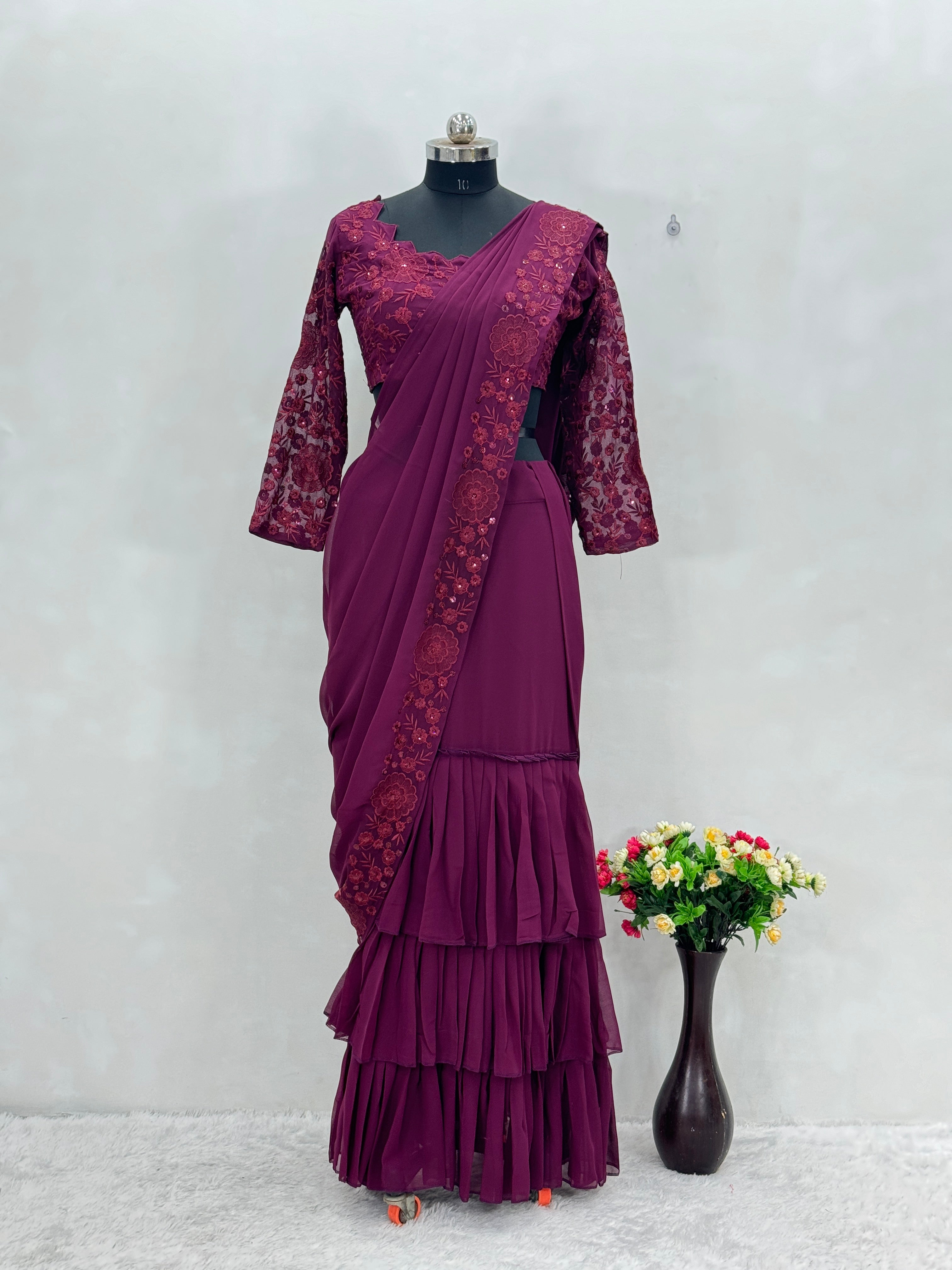 रफल डिज़ाइन वाला खूबसूरत रेडी-टू-वेयर लहंगा, पार्टी के लिए उपयुक्त।