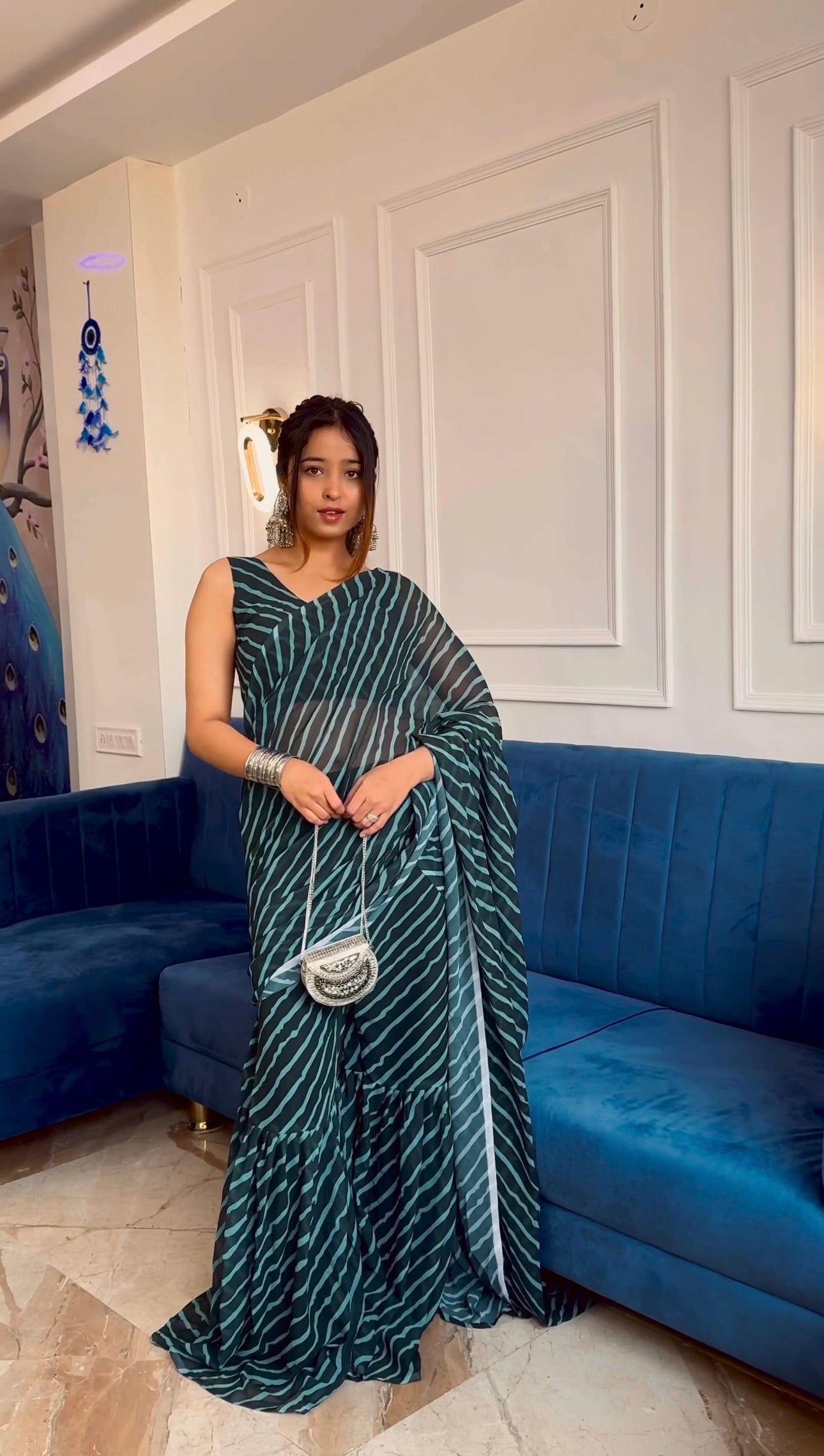 खूबसूरत लहरिया प्रिंट वाली स्टाइलिश पार्टी वेयर शरारा साड़ी