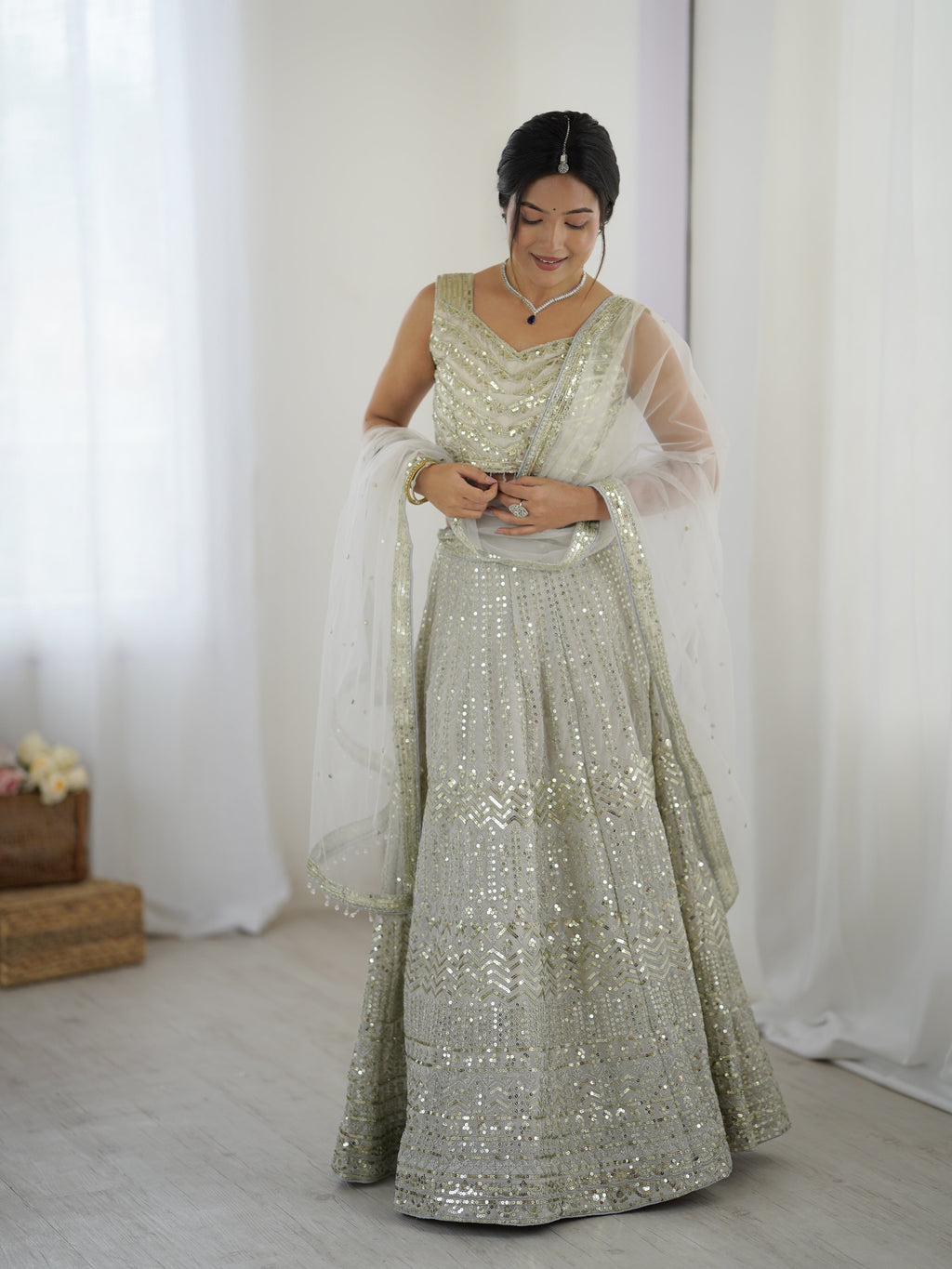 पार्टी वेयर डिजाइनर लहंगा चोली, सीक्वेंस वर्क के साथ