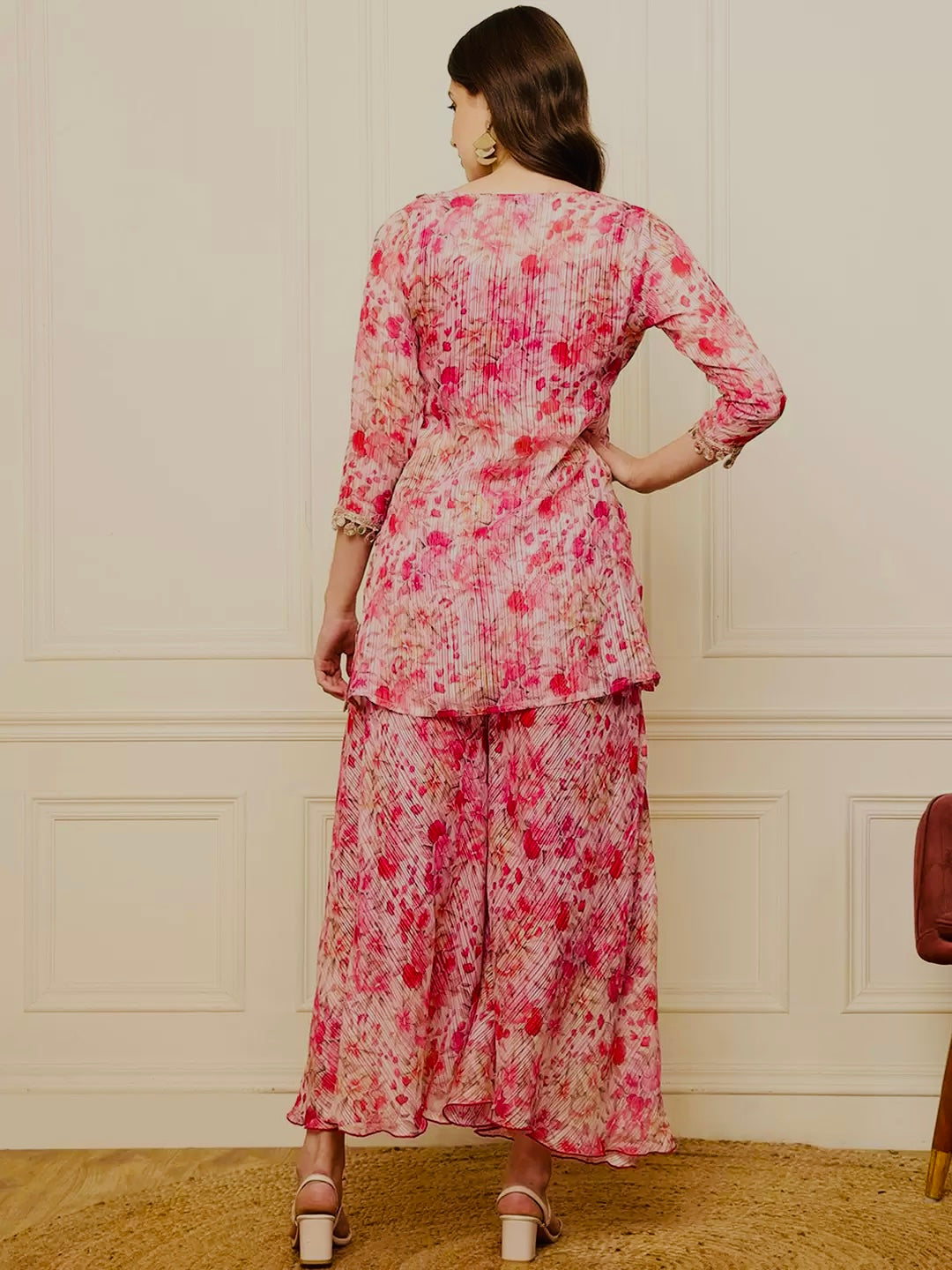 खूबसूरत डिजिटल प्रिंट वाला पार्टी वेयर टॉप और प्लाजो