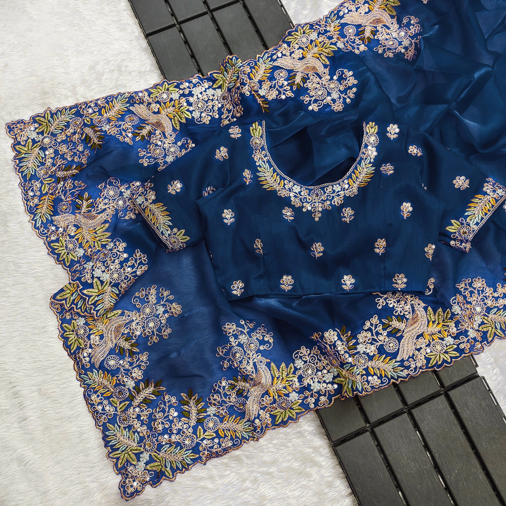 पार्टी वेयर डिजाइनर साड़ी, कढ़ाई के काम के साथ