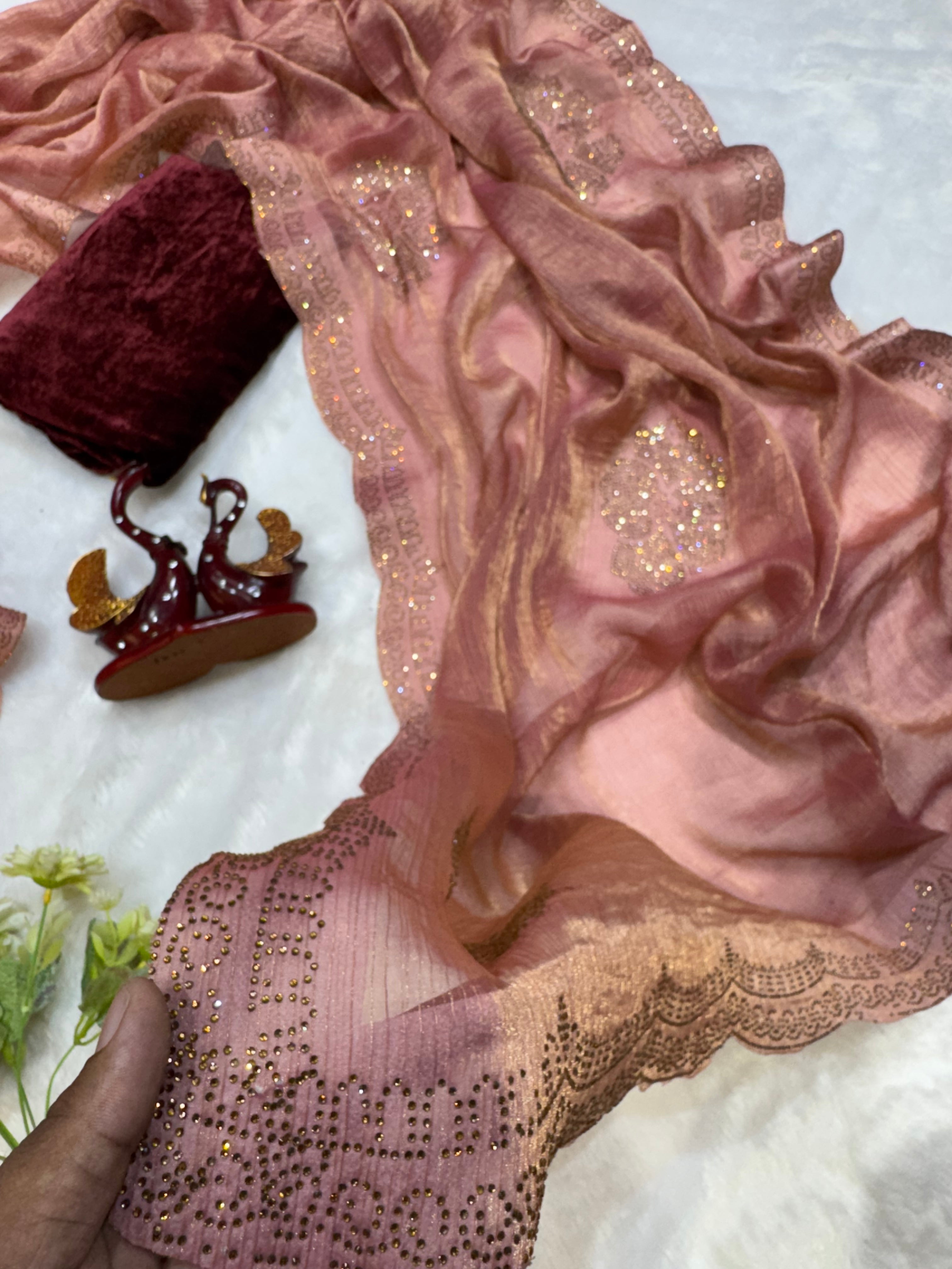 खूबसूरत डायमंड वर्क वाली डिज़ाइनर पार्टी वेयर साड़ी