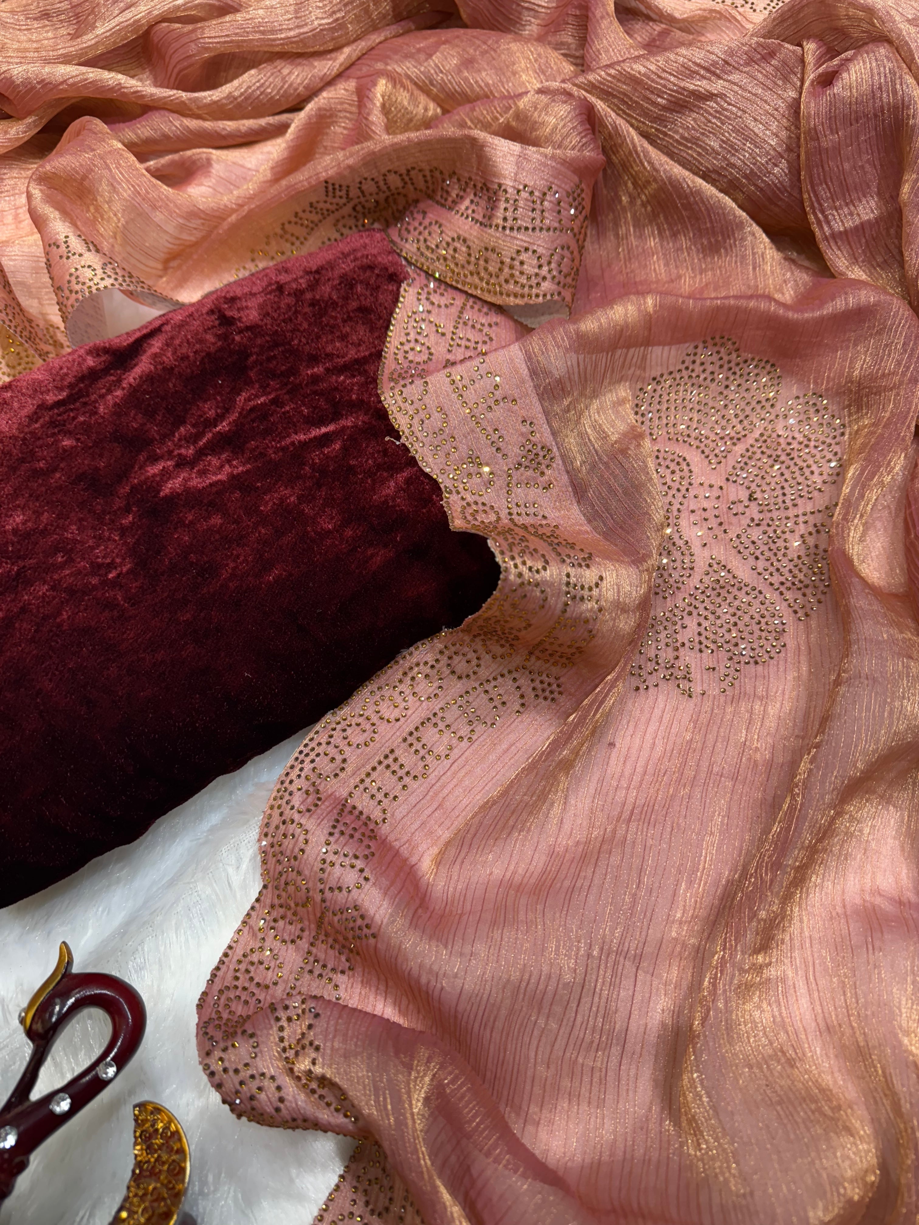 खूबसूरत डायमंड वर्क वाली डिज़ाइनर पार्टी वेयर साड़ी