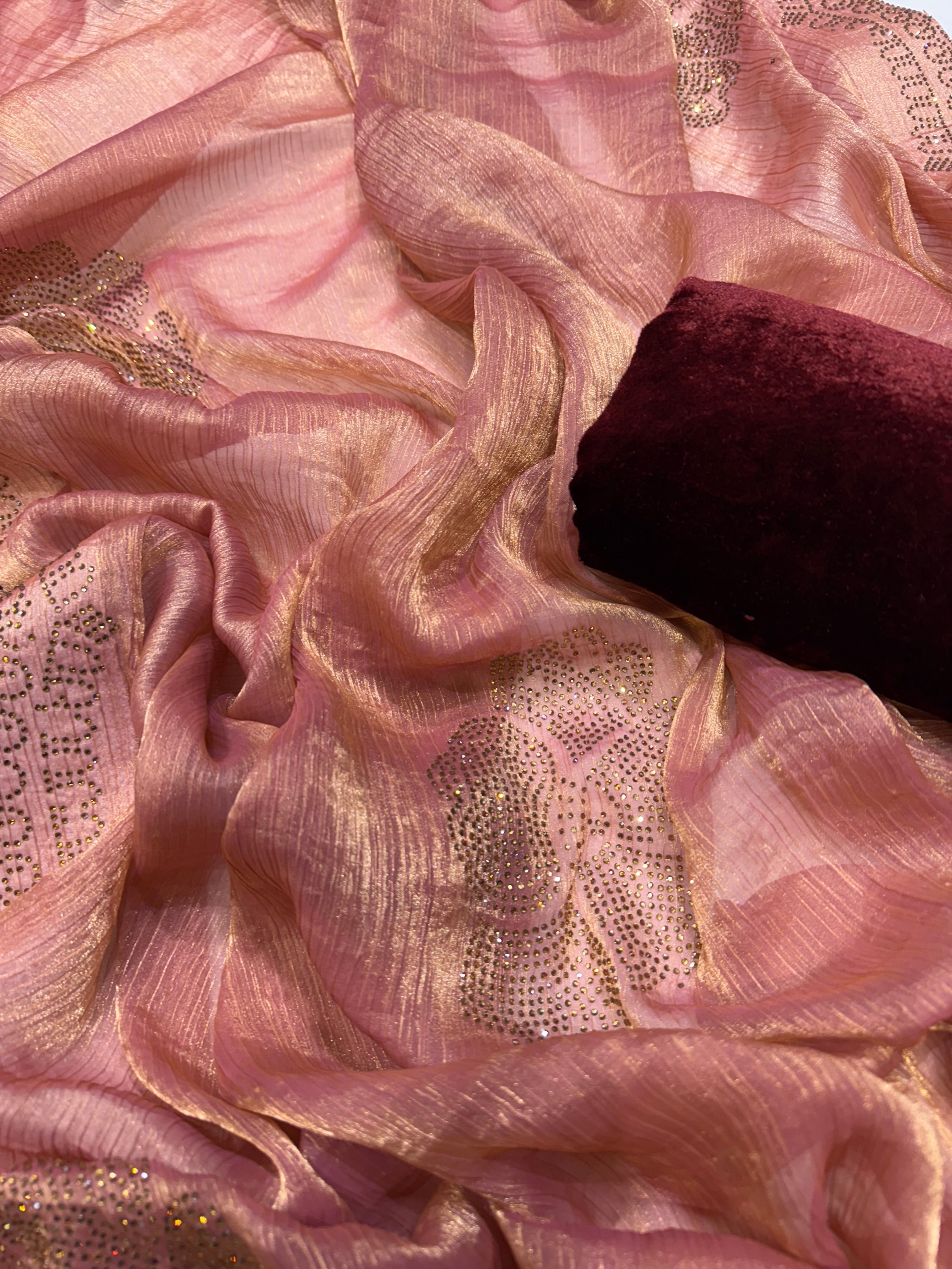 खूबसूरत डायमंड वर्क वाली डिज़ाइनर पार्टी वेयर साड़ी