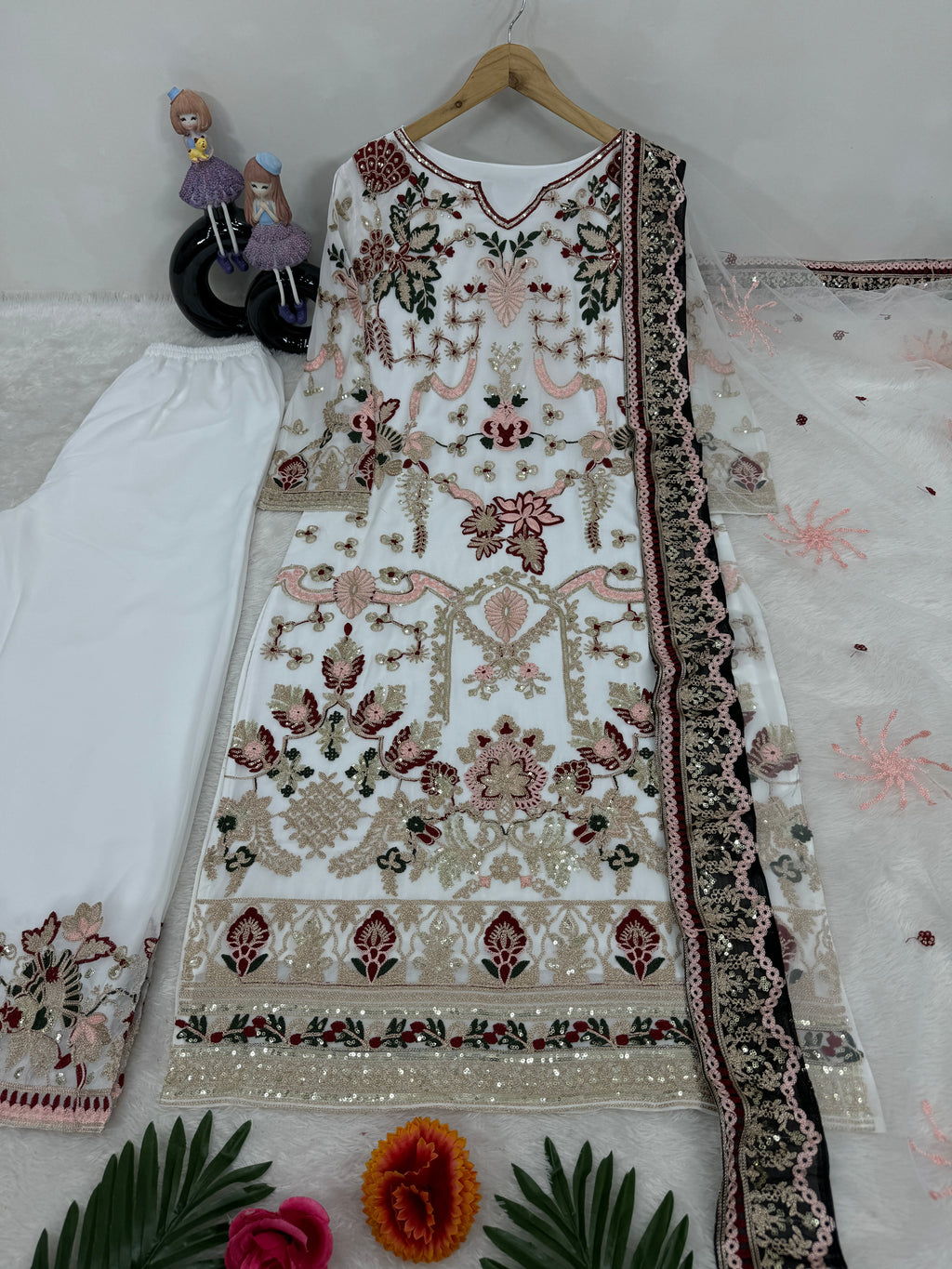 पार्टी वेयर डिजाइनर टॉप पैंट और दुपट्टा, सीक्वेंस वर्क के साथ