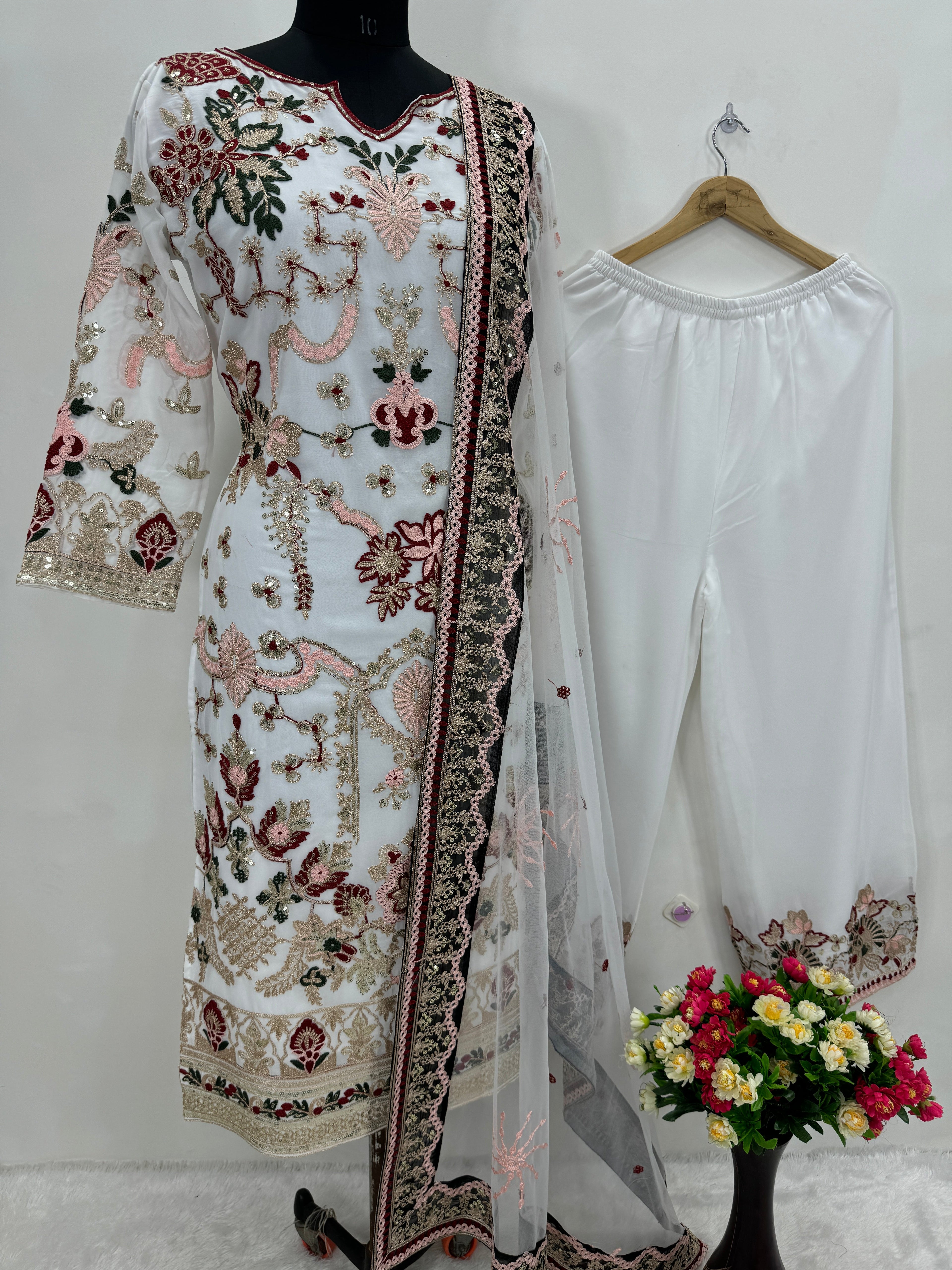 पार्टी वेयर डिजाइनर टॉप पैंट और दुपट्टा, सीक्वेंस वर्क के साथ